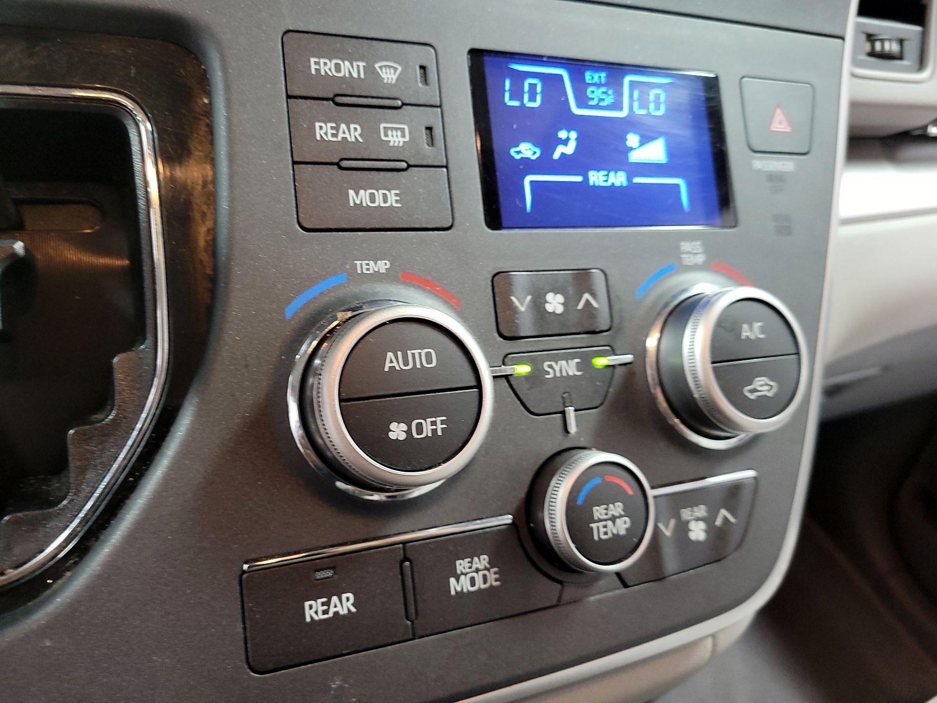 Thumbnail: 2020 Toyota Sienna - 15