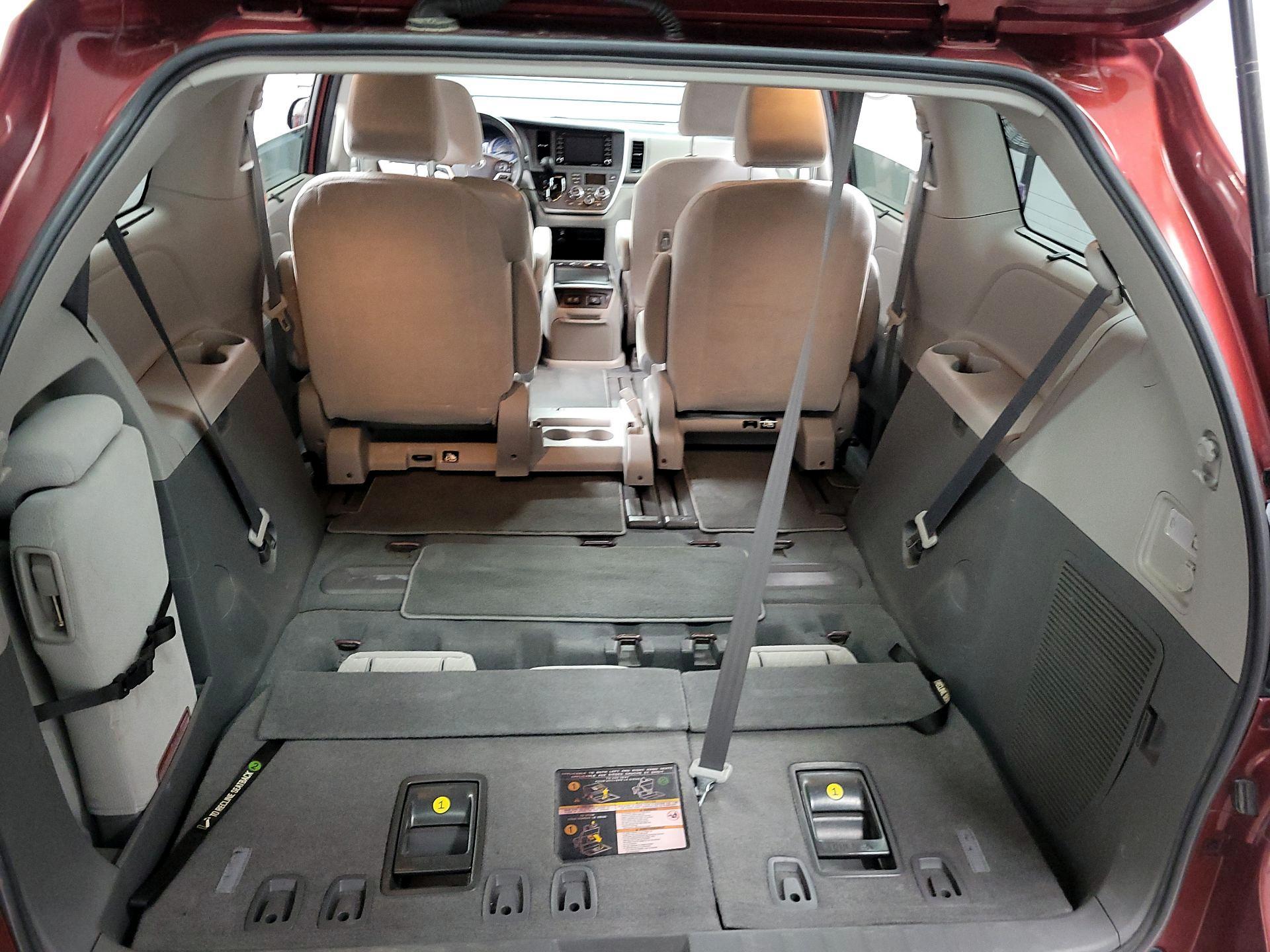 Thumbnail: 2020 Toyota Sienna - 18