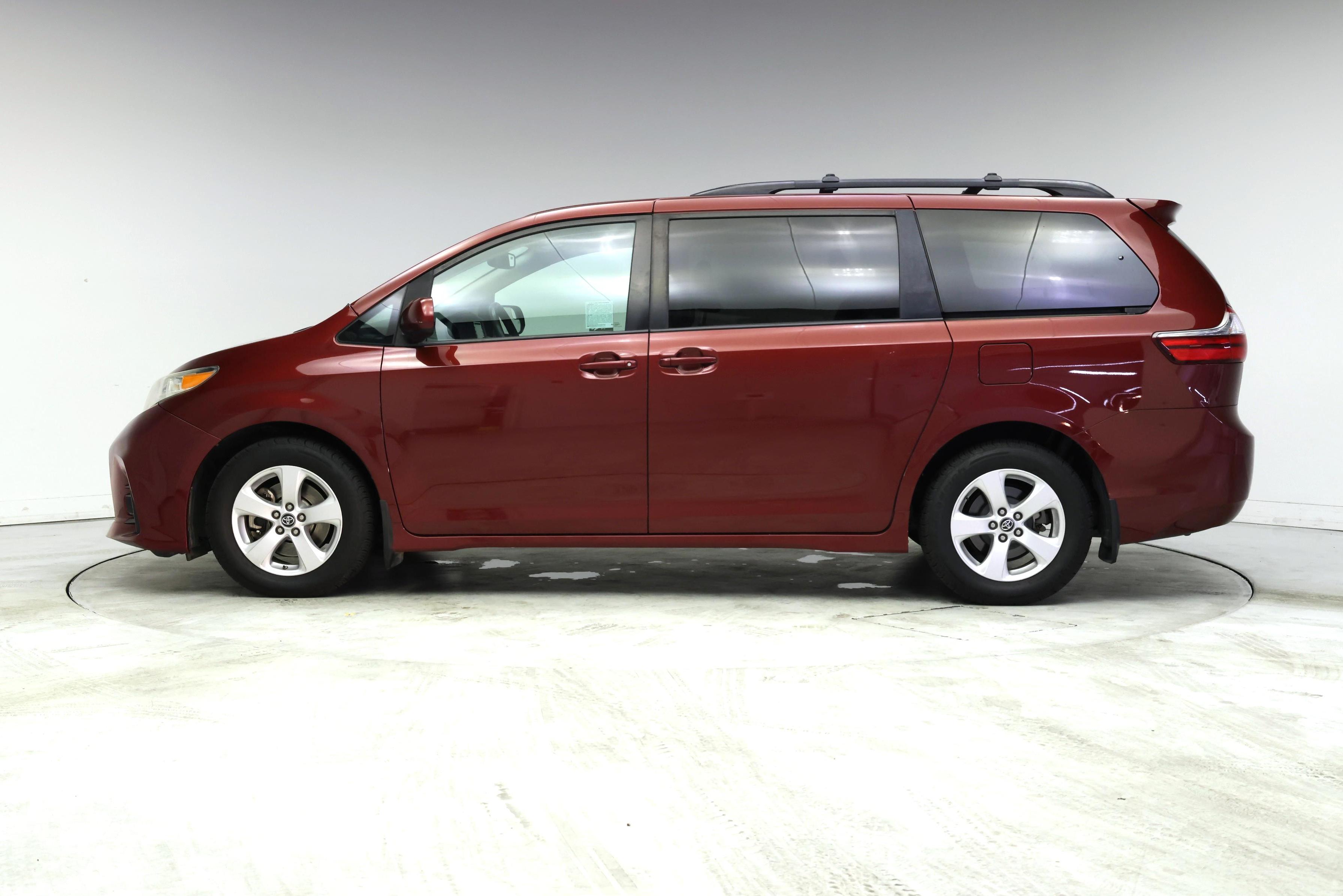 Thumbnail: 2020 Toyota Sienna - 3