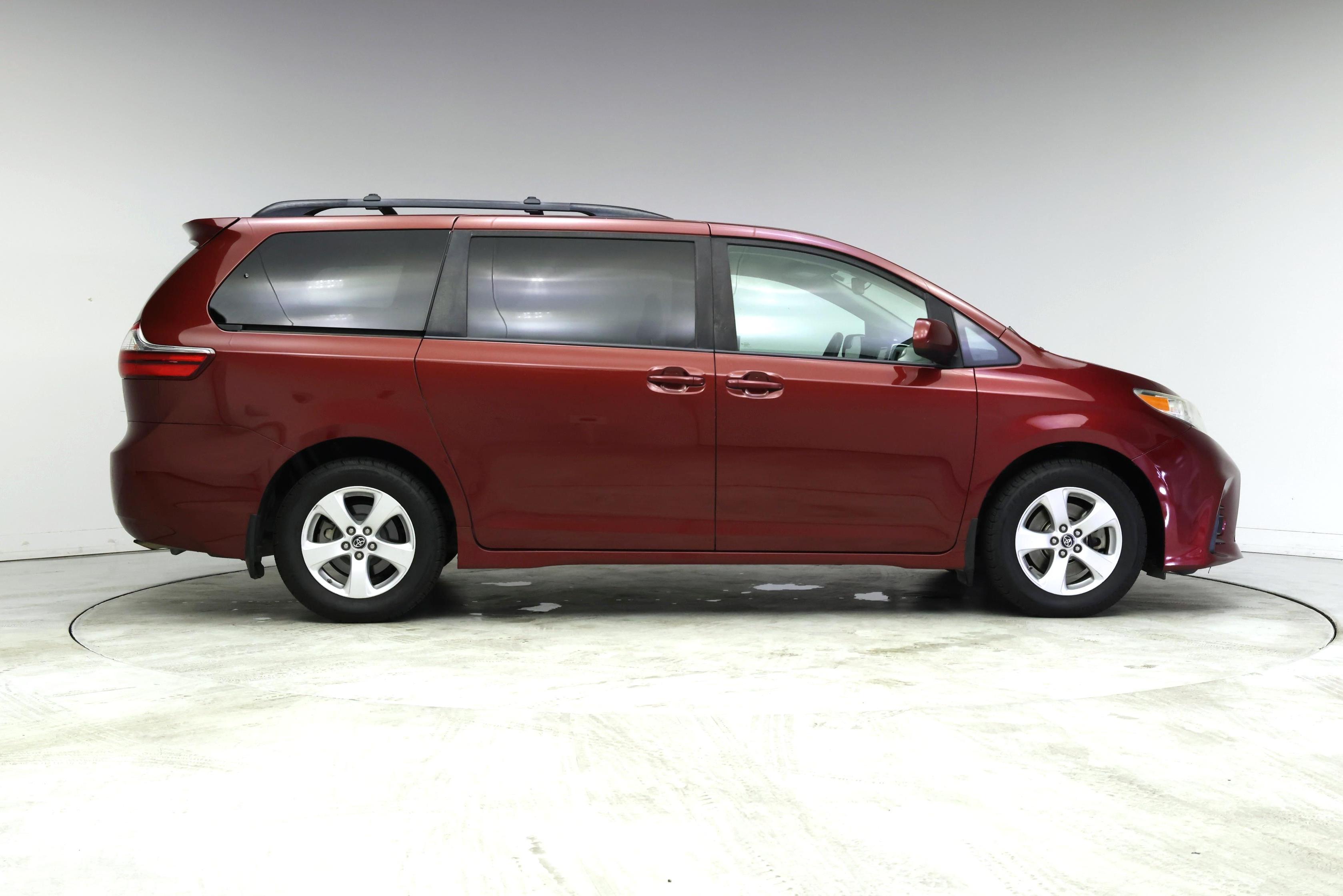 Thumbnail: 2020 Toyota Sienna - 7