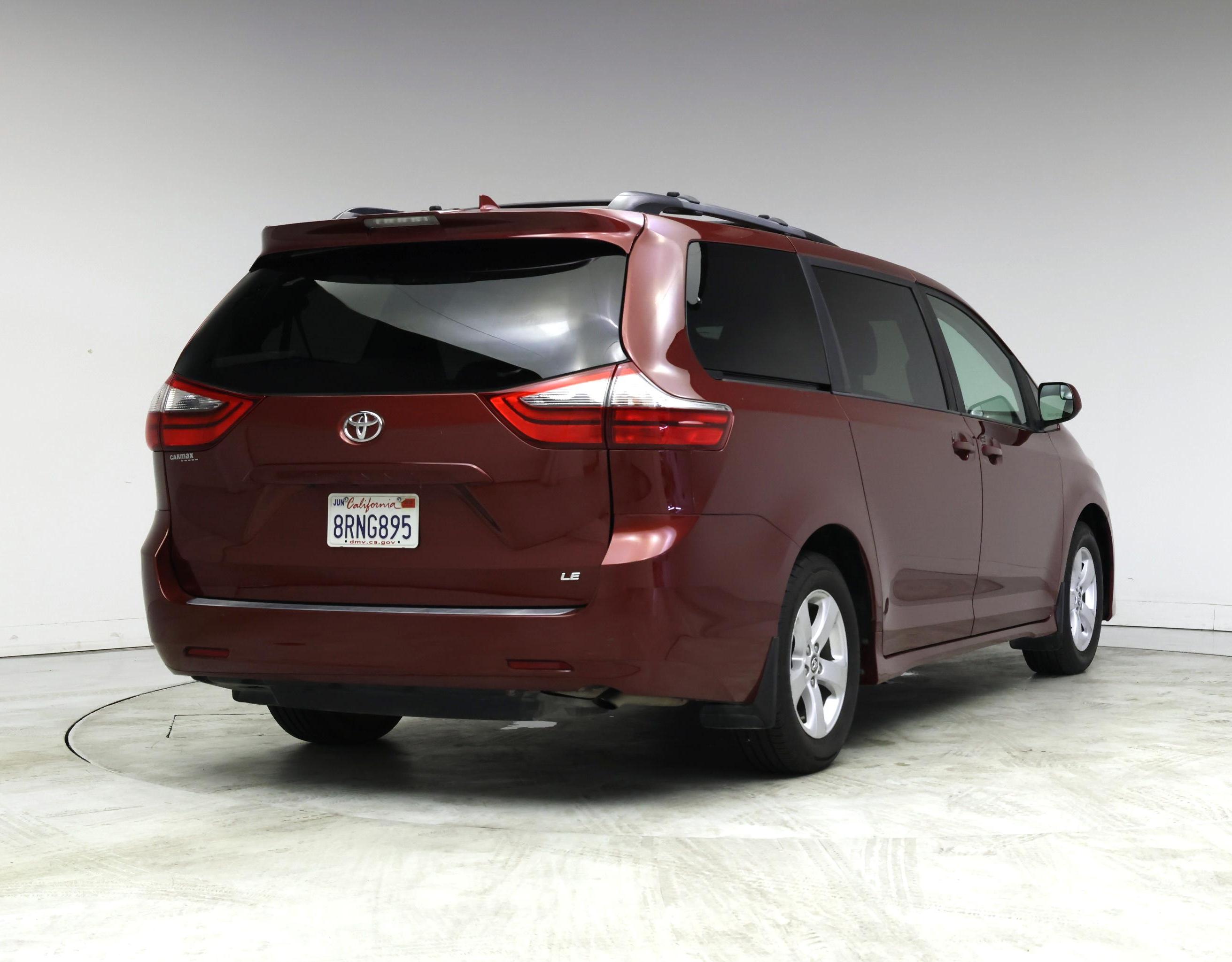 Thumbnail: 2020 Toyota Sienna - 8