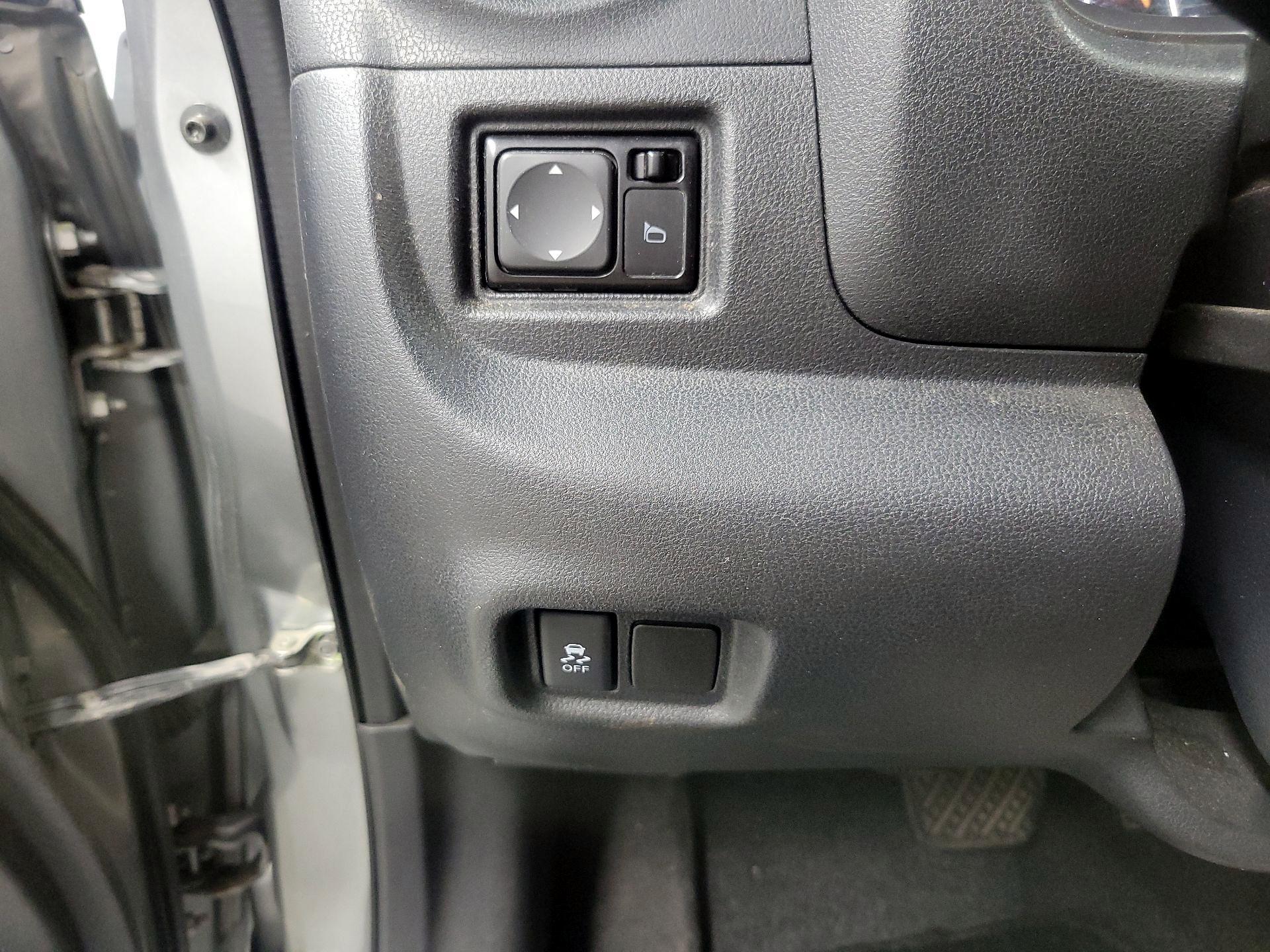 Thumbnail: 2015 Nissan Versa Note - 13
