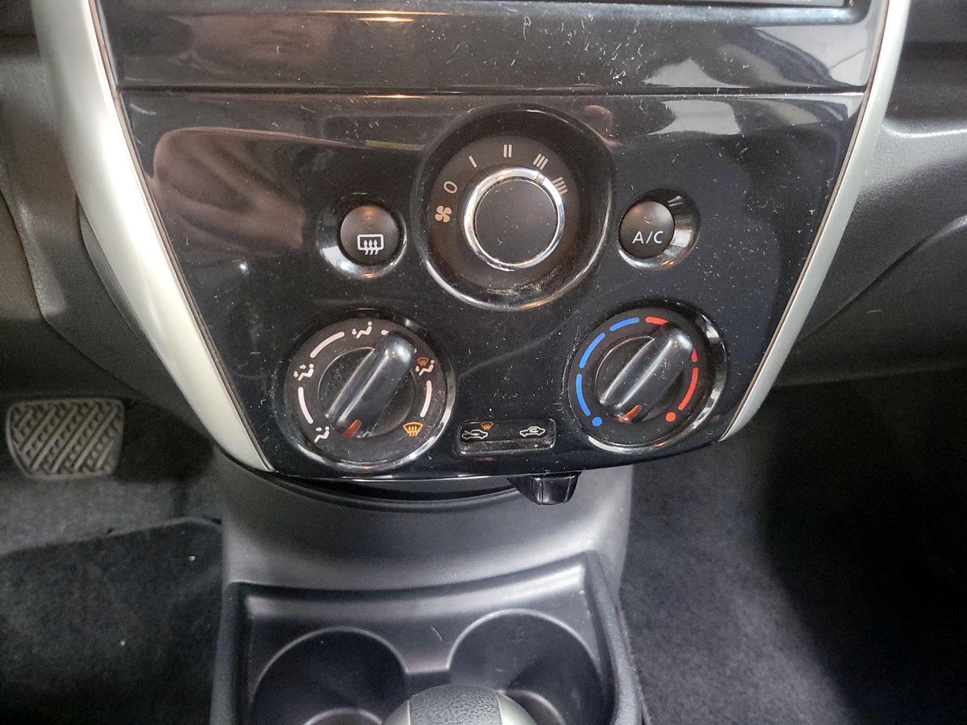 Thumbnail: 2015 Nissan Versa Note - 15