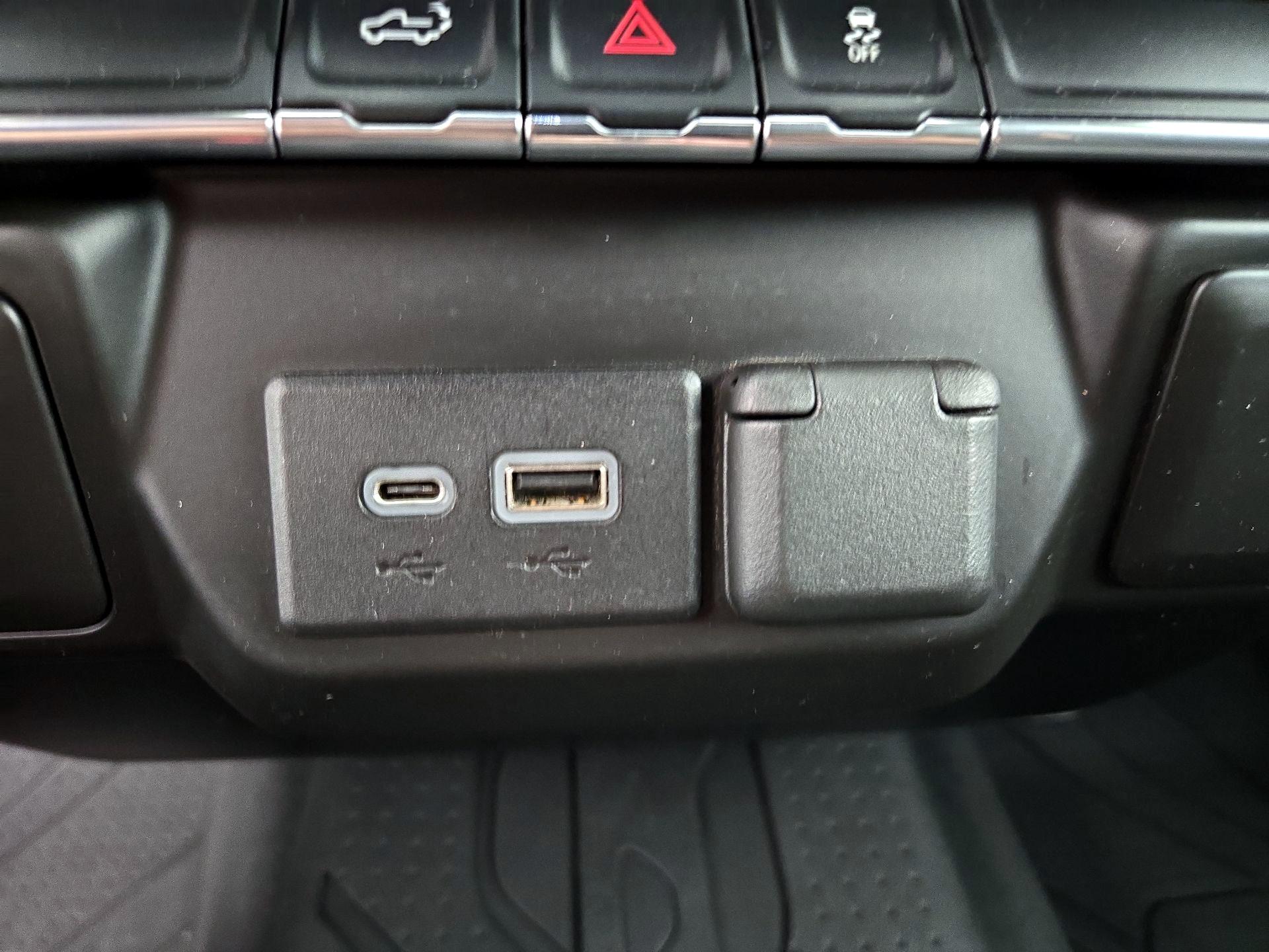 Thumbnail: 2021 Chevrolet Silverado 1500 - 18