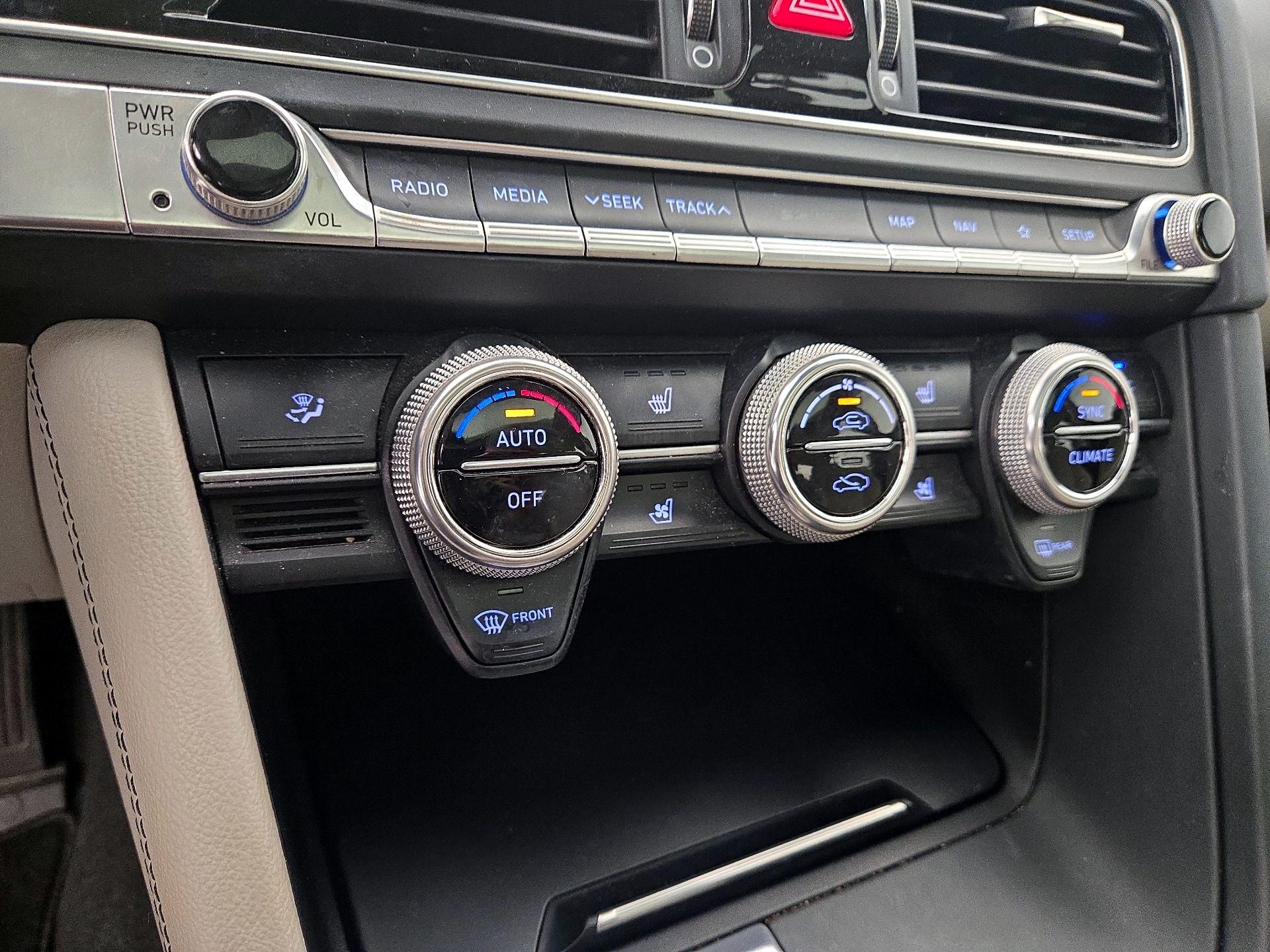 Thumbnail: 2019 Genesis G70 - 17