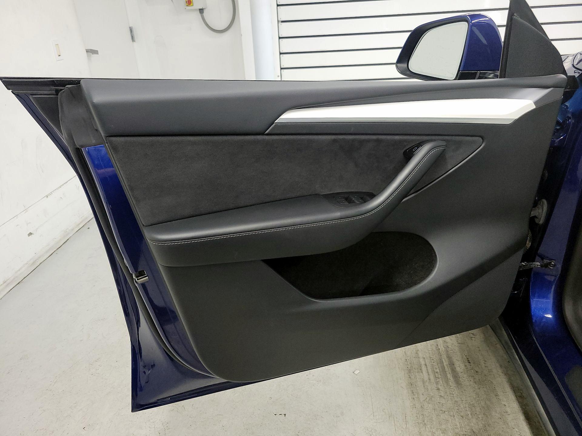 Thumbnail: 2023 Tesla Model Y - 12
