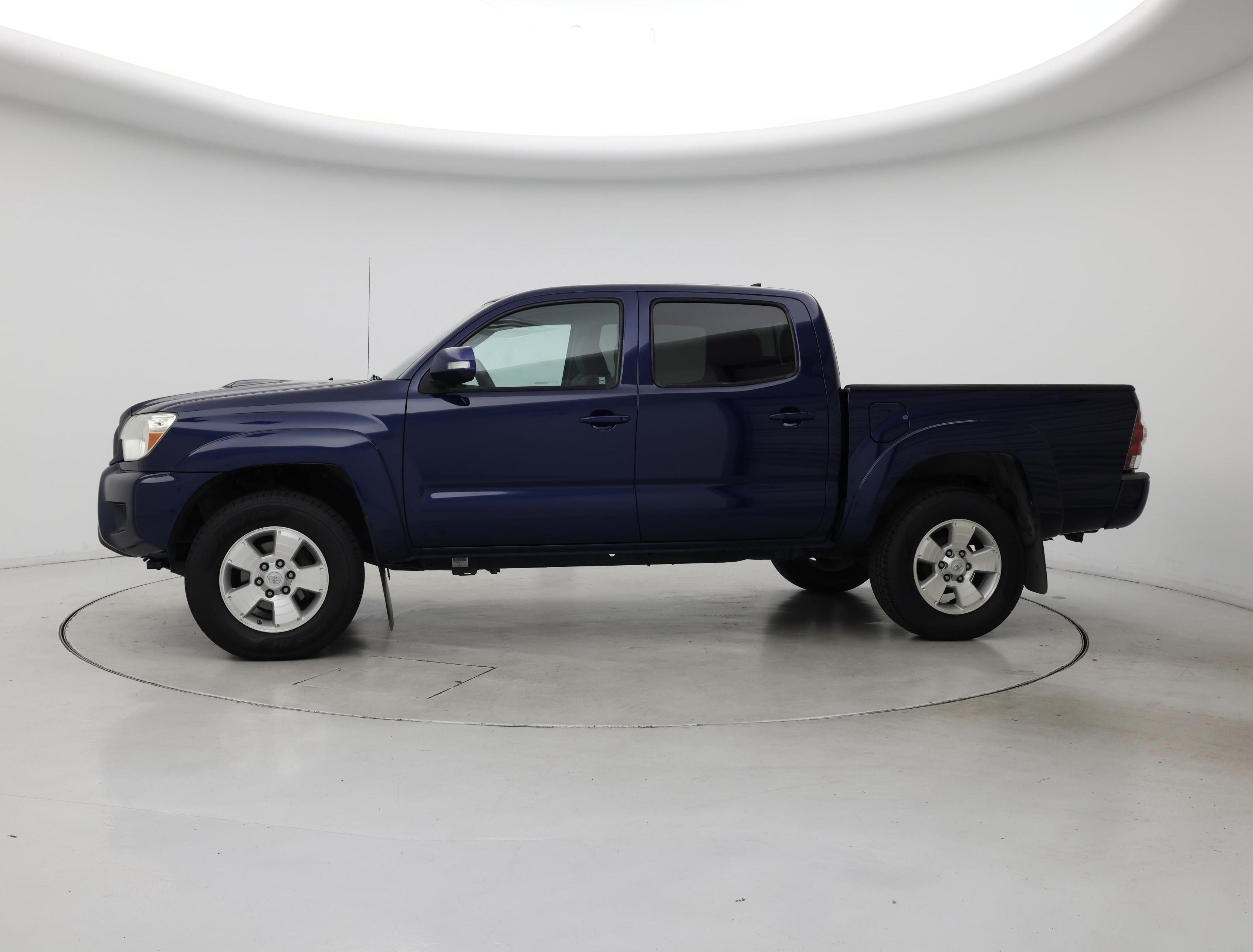 Thumbnail: 2015 Toyota Tacoma - 3