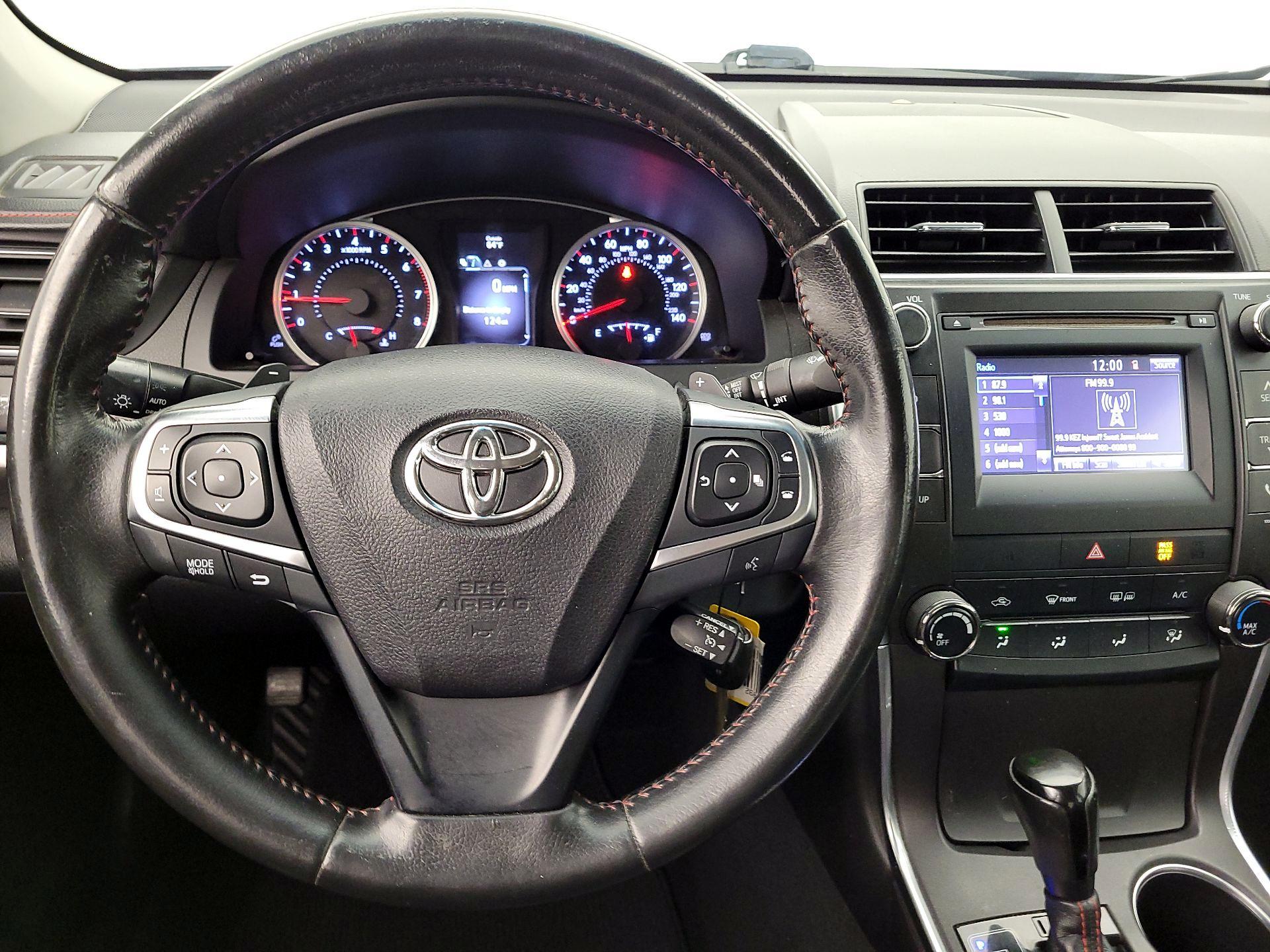 Thumbnail: 2016 Toyota Camry - 10