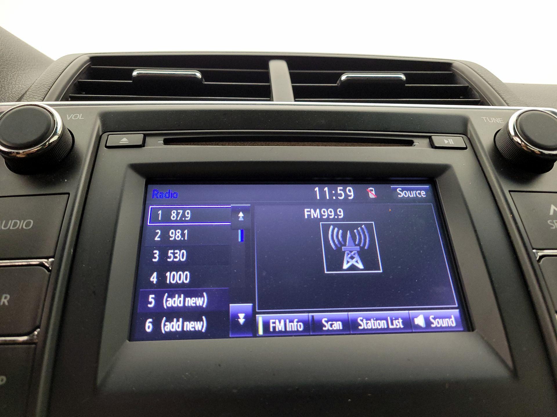 Thumbnail: 2016 Toyota Camry - 15