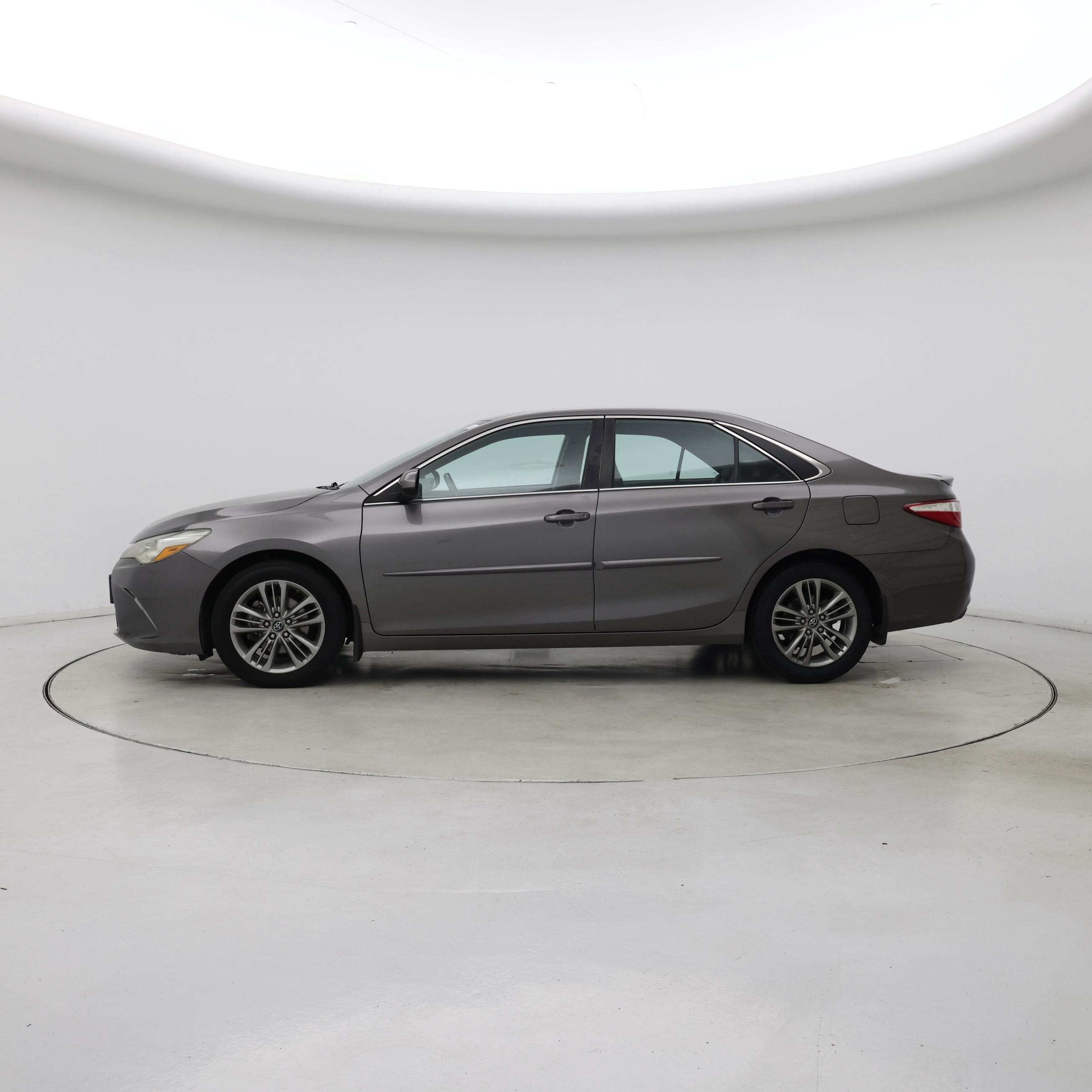 Thumbnail: 2016 Toyota Camry - 3