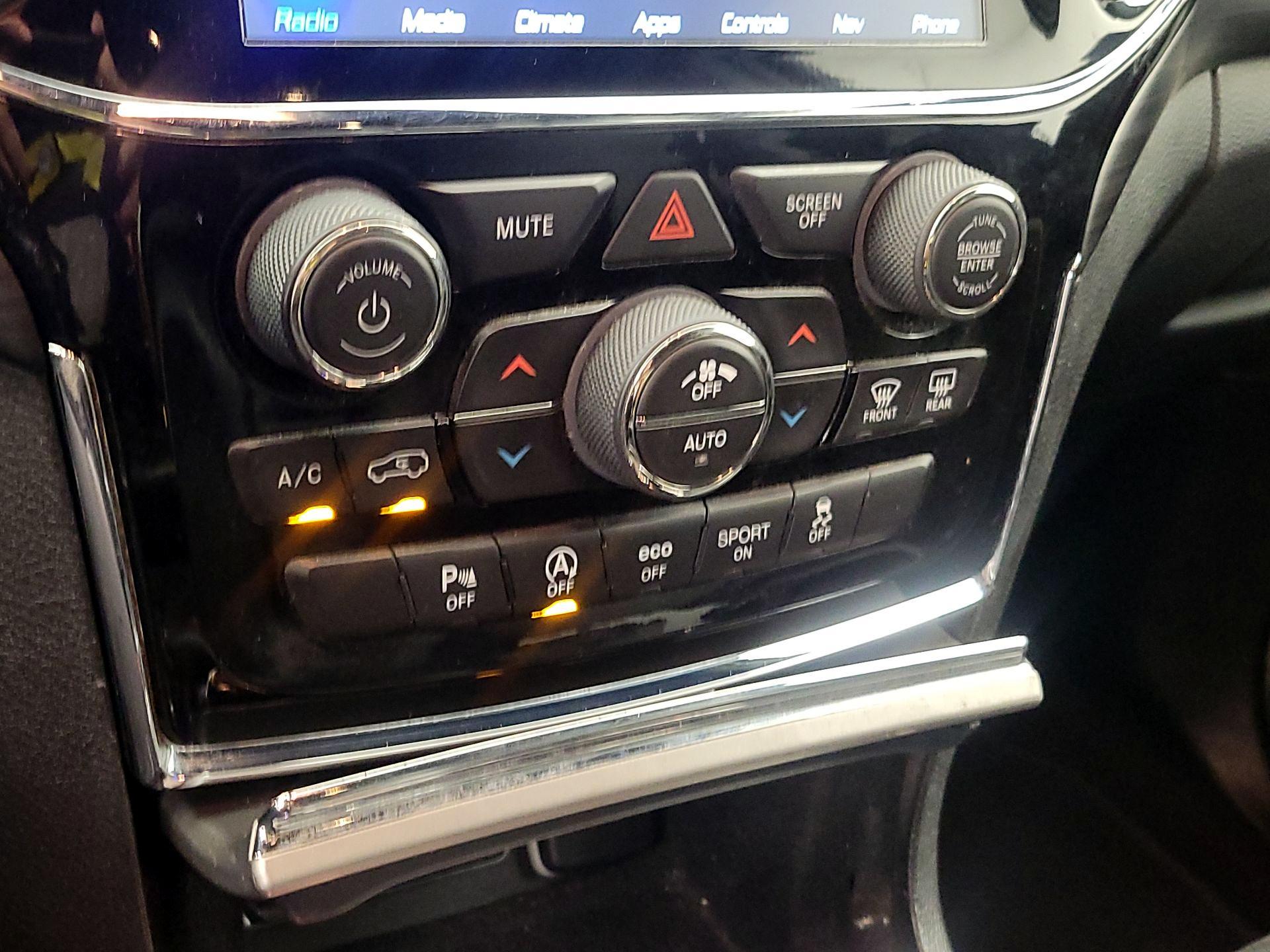 Thumbnail: 2019 Jeep Grand Cherokee - 17