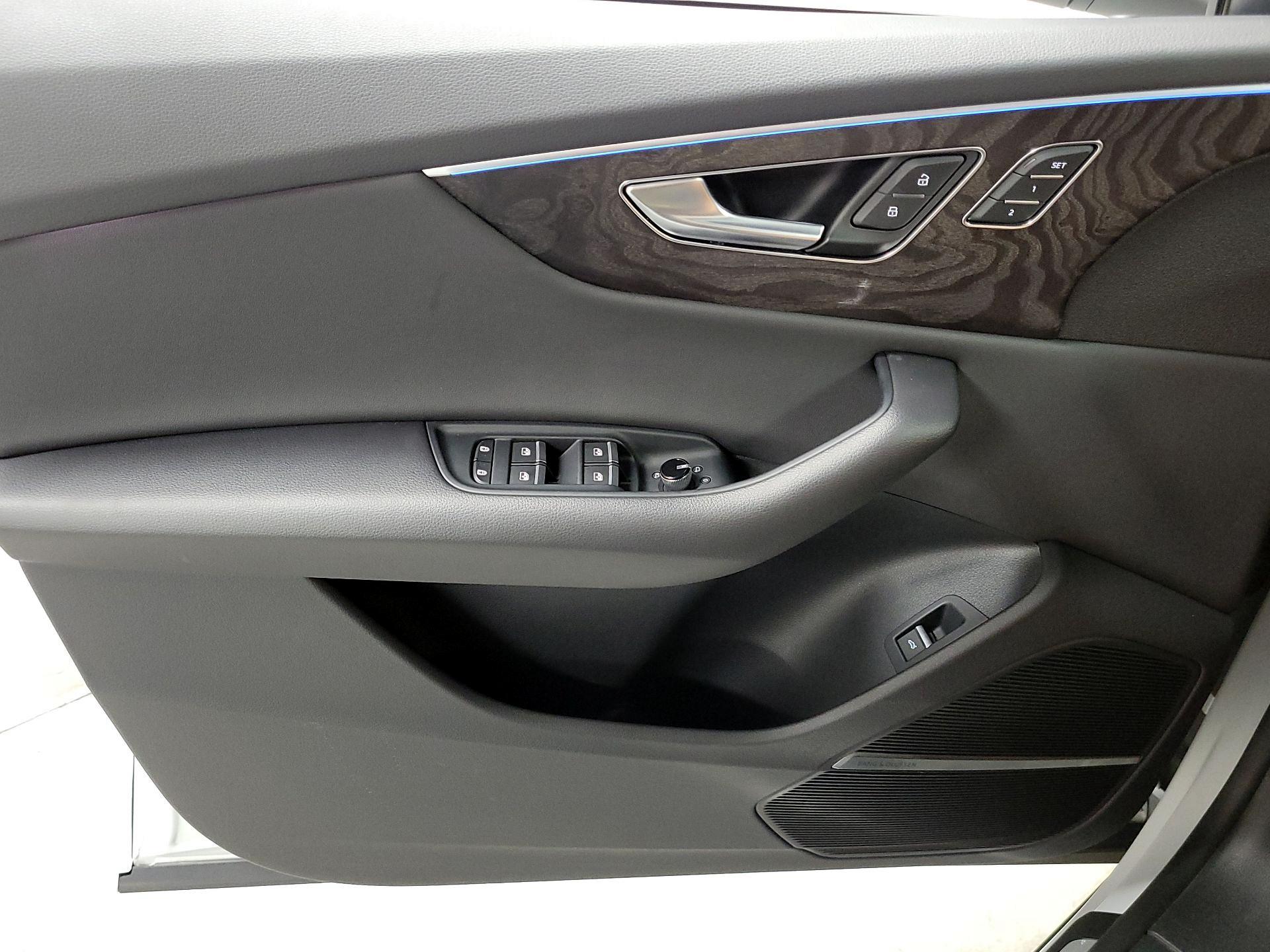 Thumbnail: 2021 Audi Q8 - 12