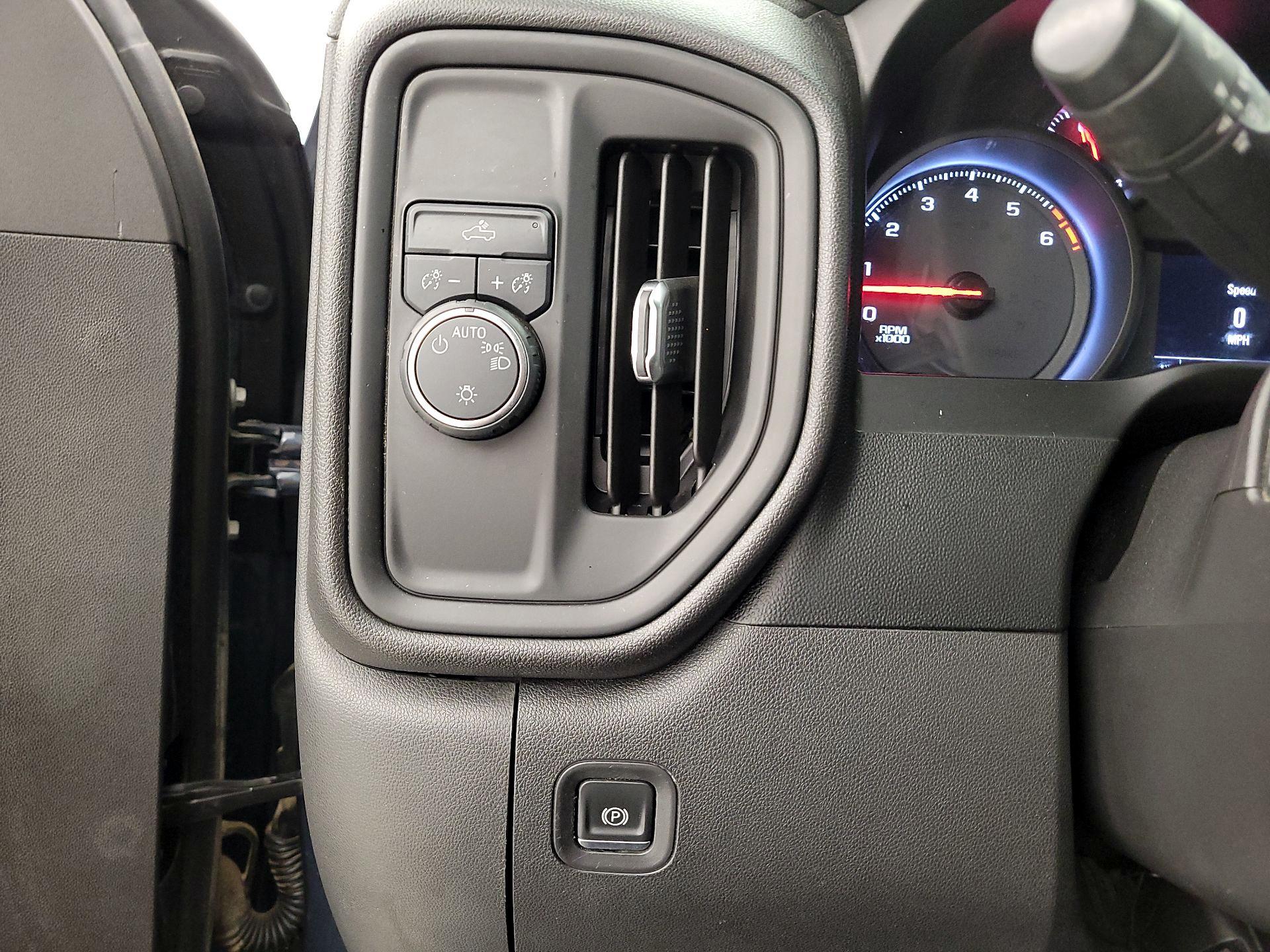 Thumbnail: 2020 Chevrolet Silverado 1500 - 13