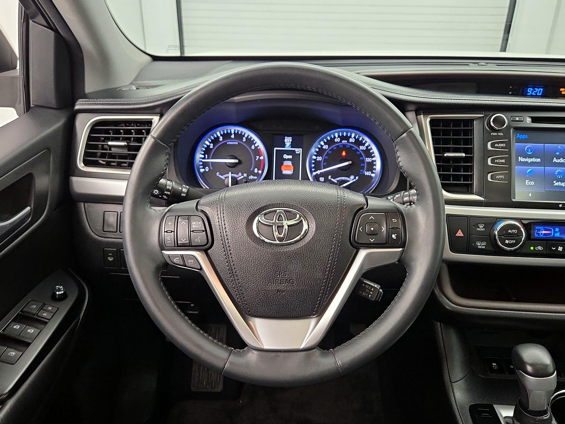 Thumbnail: 2016 Toyota Highlander - 10