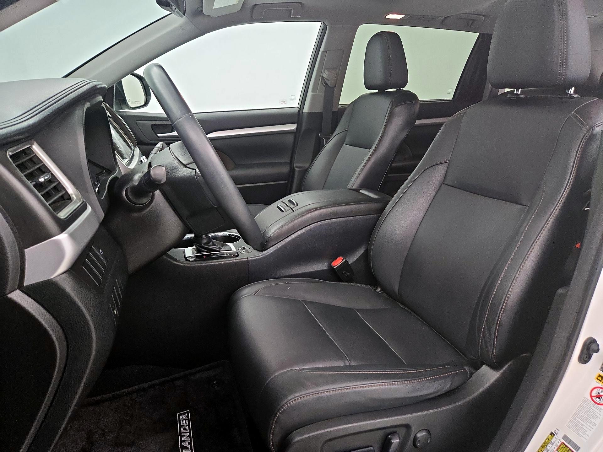 Thumbnail: 2016 Toyota Highlander - 11