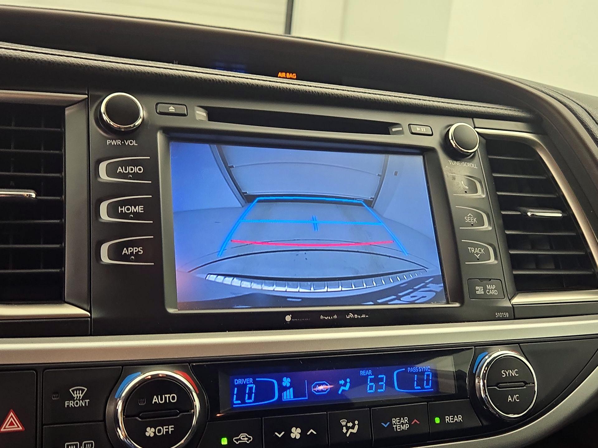 Thumbnail: 2016 Toyota Highlander - 14
