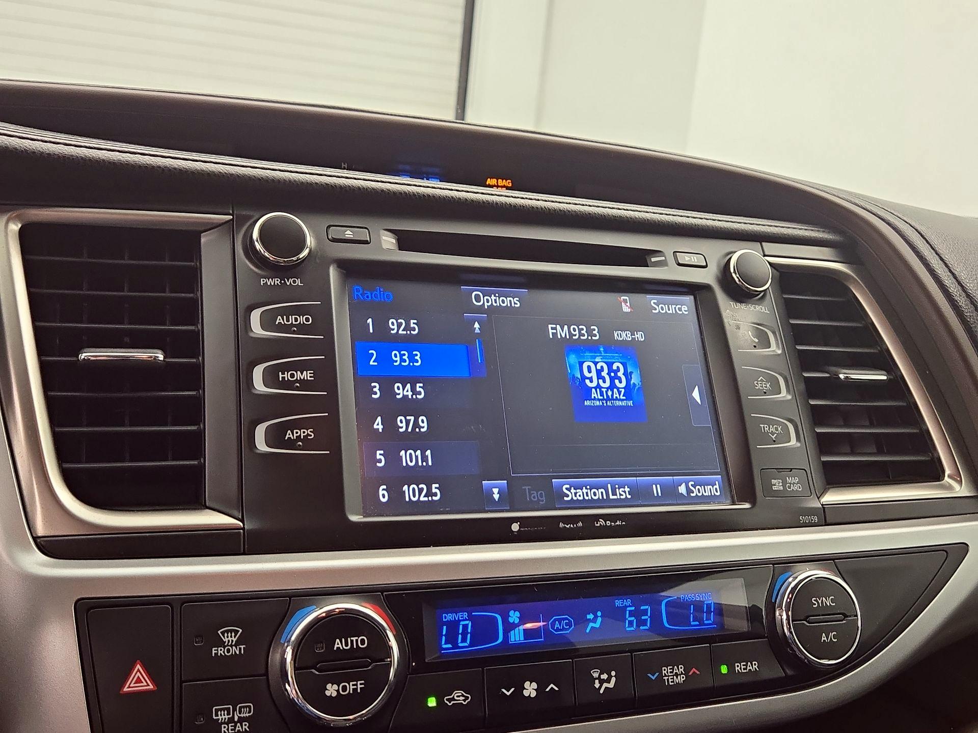 Thumbnail: 2016 Toyota Highlander - 15