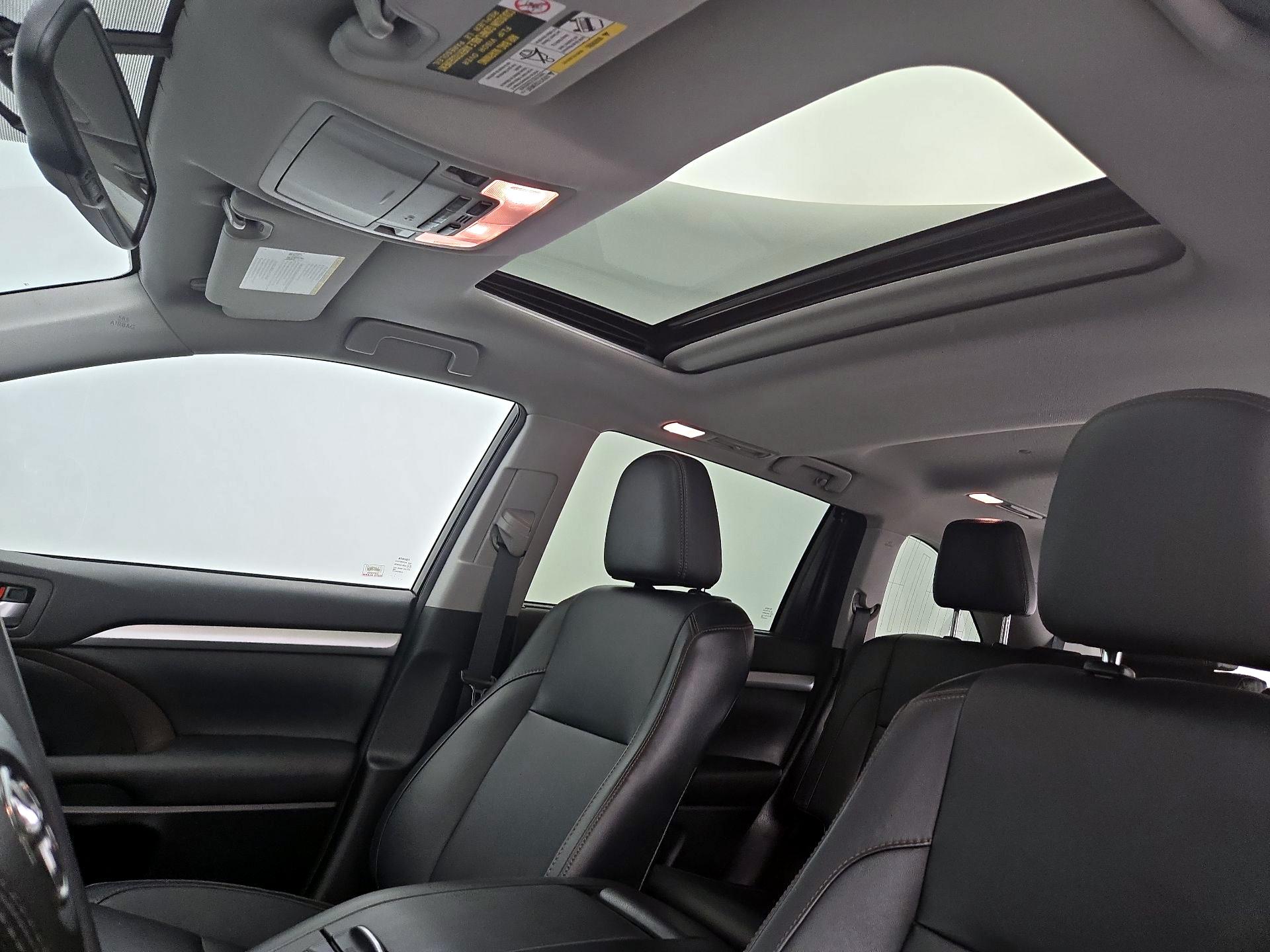 Thumbnail: 2016 Toyota Highlander - 19