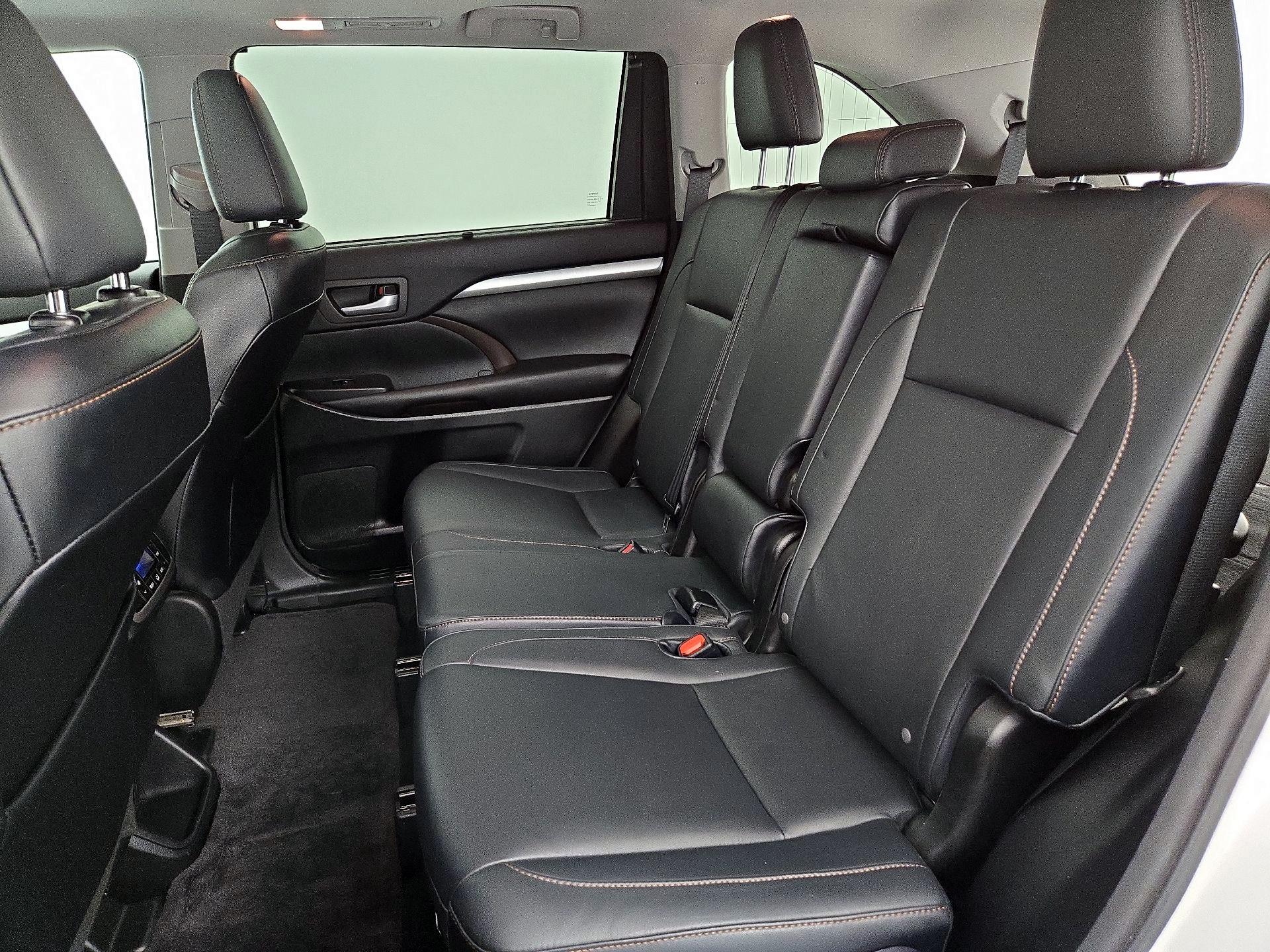 Thumbnail: 2016 Toyota Highlander - 20