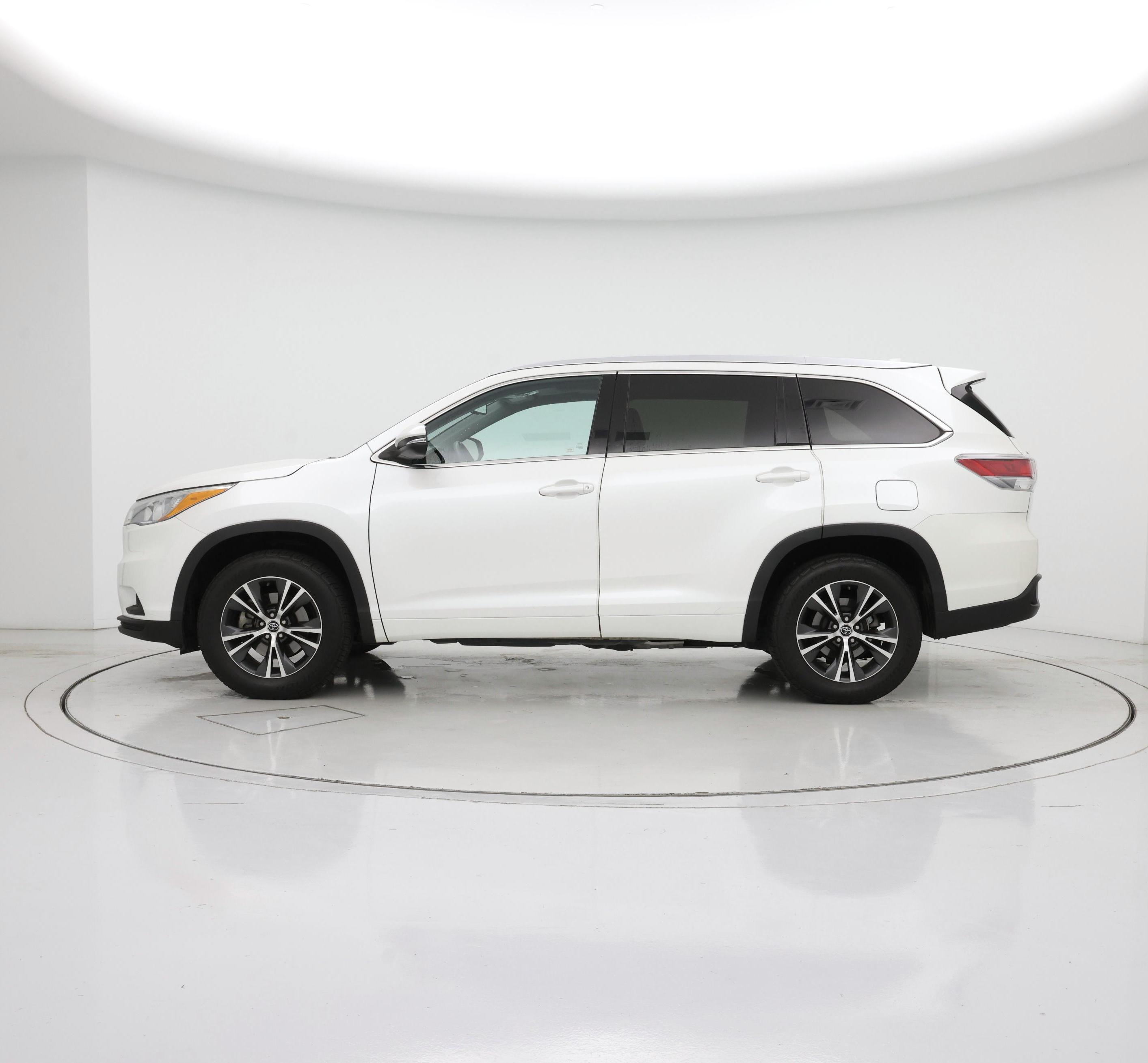 Thumbnail: 2016 Toyota Highlander - 3
