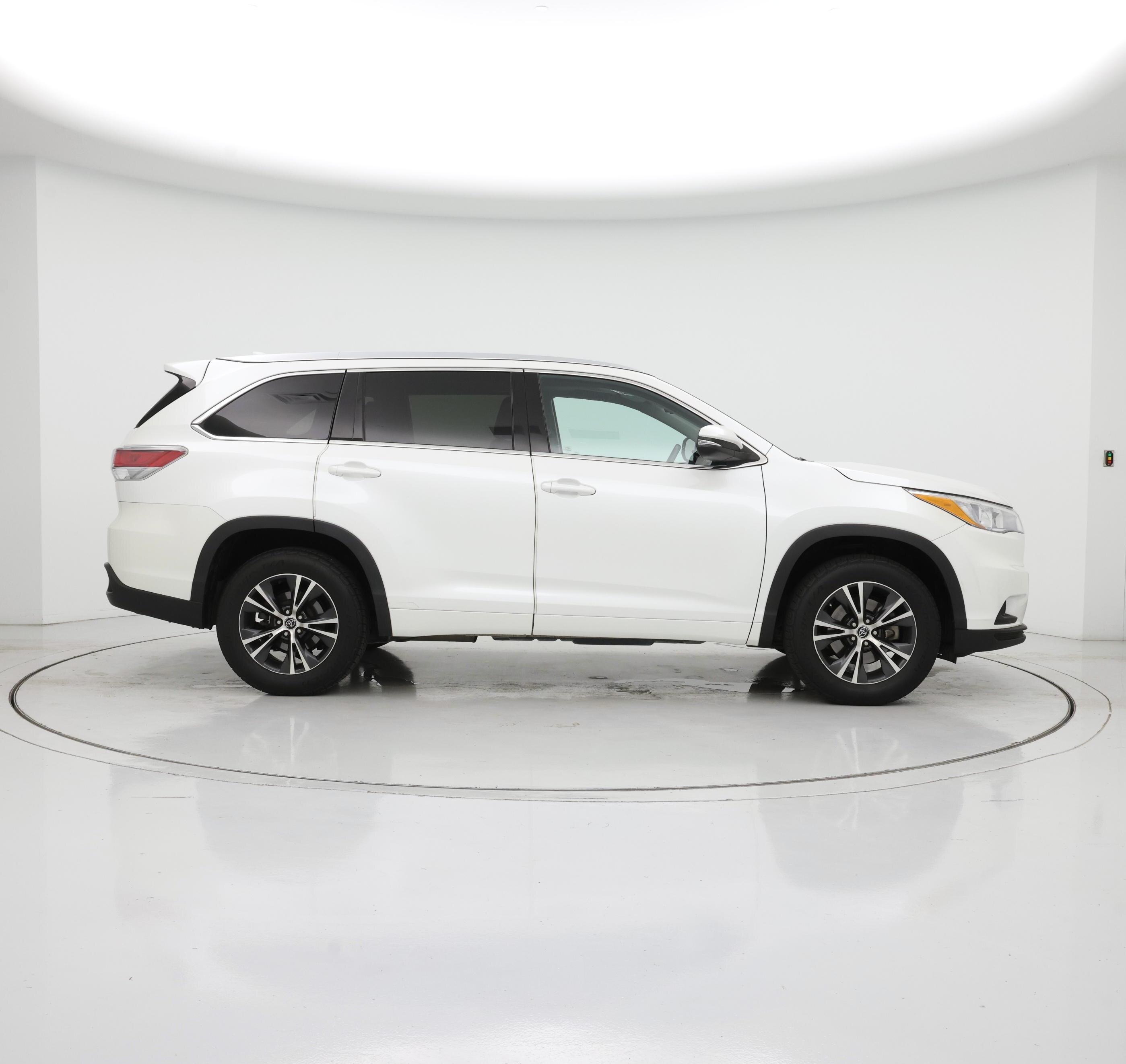 Thumbnail: 2016 Toyota Highlander - 7