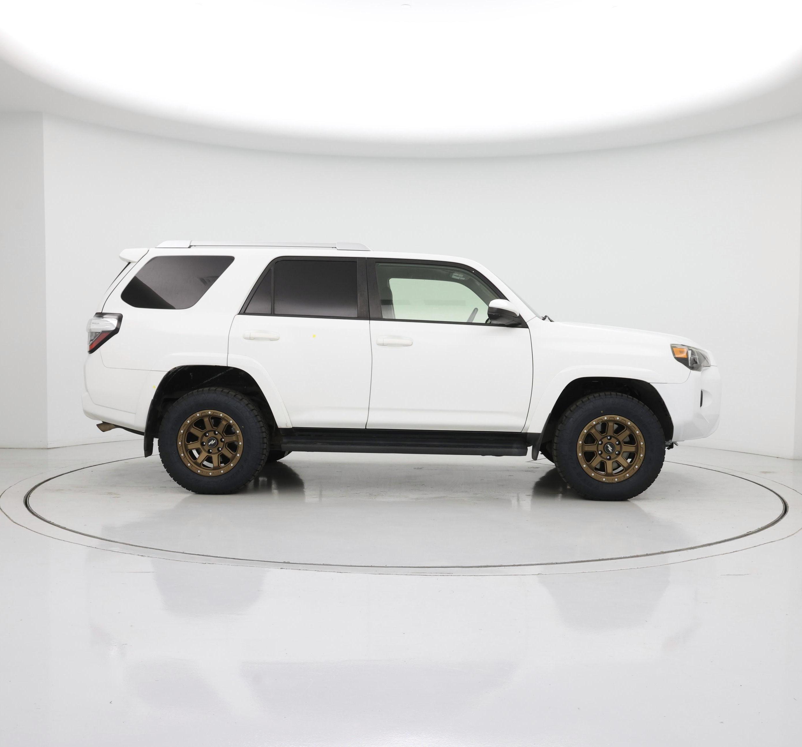 Thumbnail: 2017 Toyota 4Runner - 7
