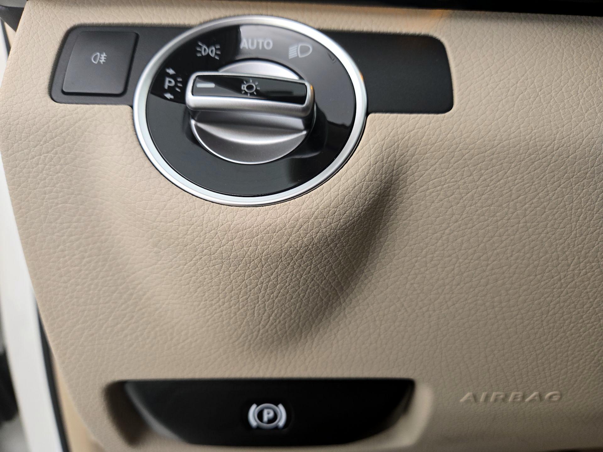 Thumbnail: 2015 Mercedes-Benz E-Class - 13