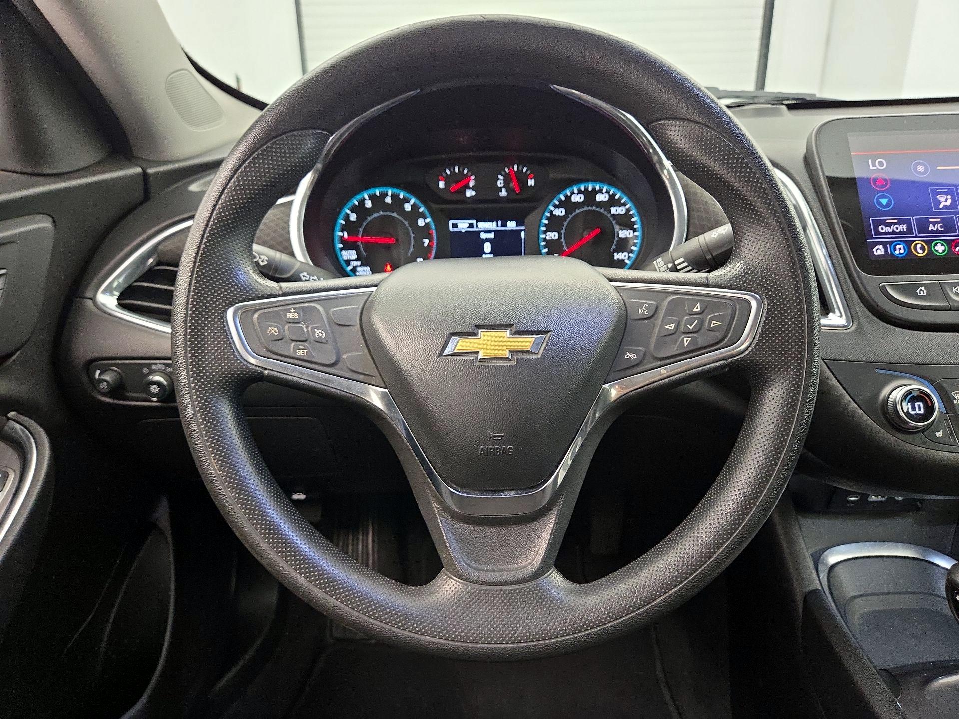 Thumbnail: 2021 Chevrolet Malibu - 10