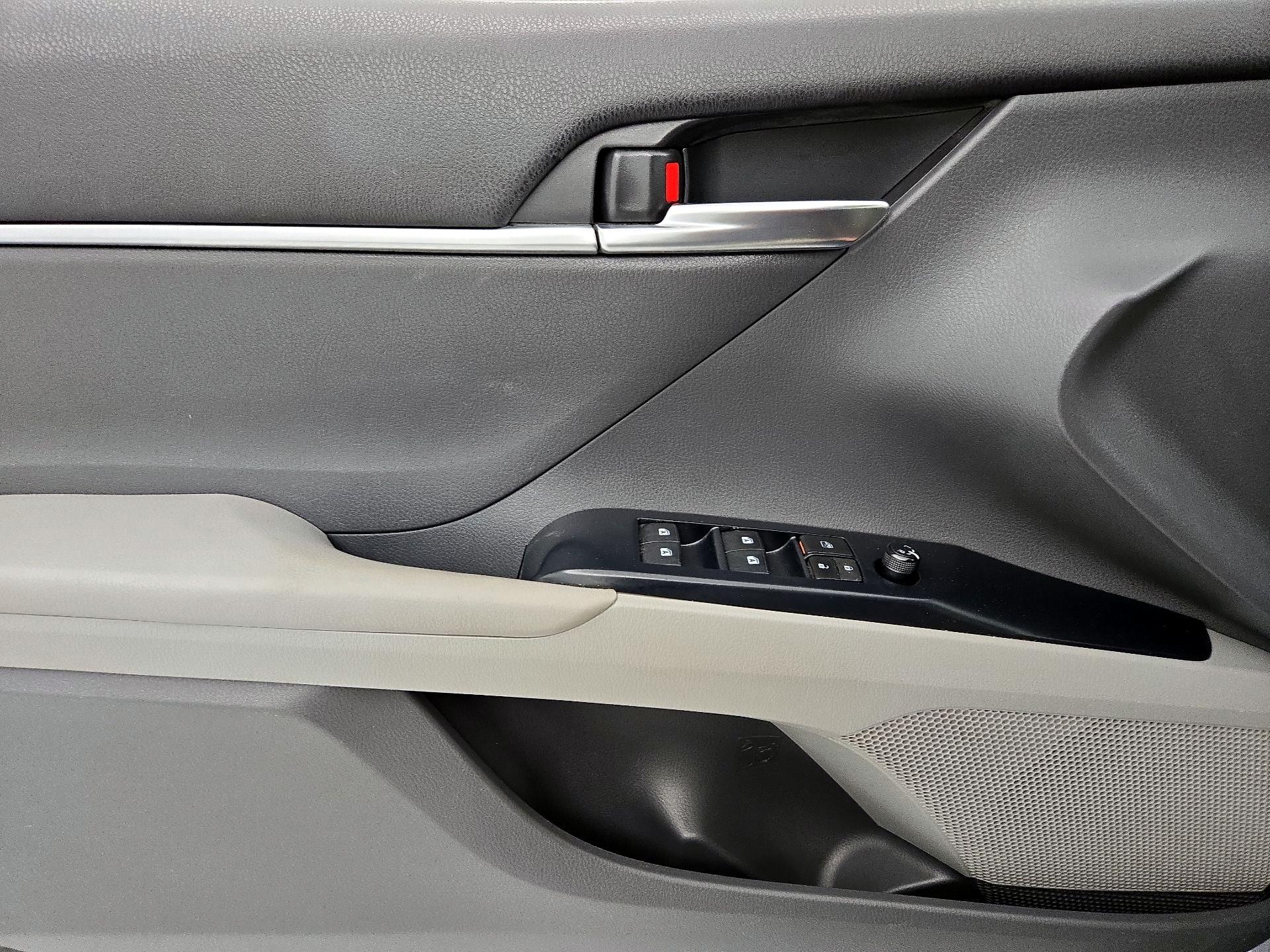 Thumbnail: 2018 Toyota Camry - 12
