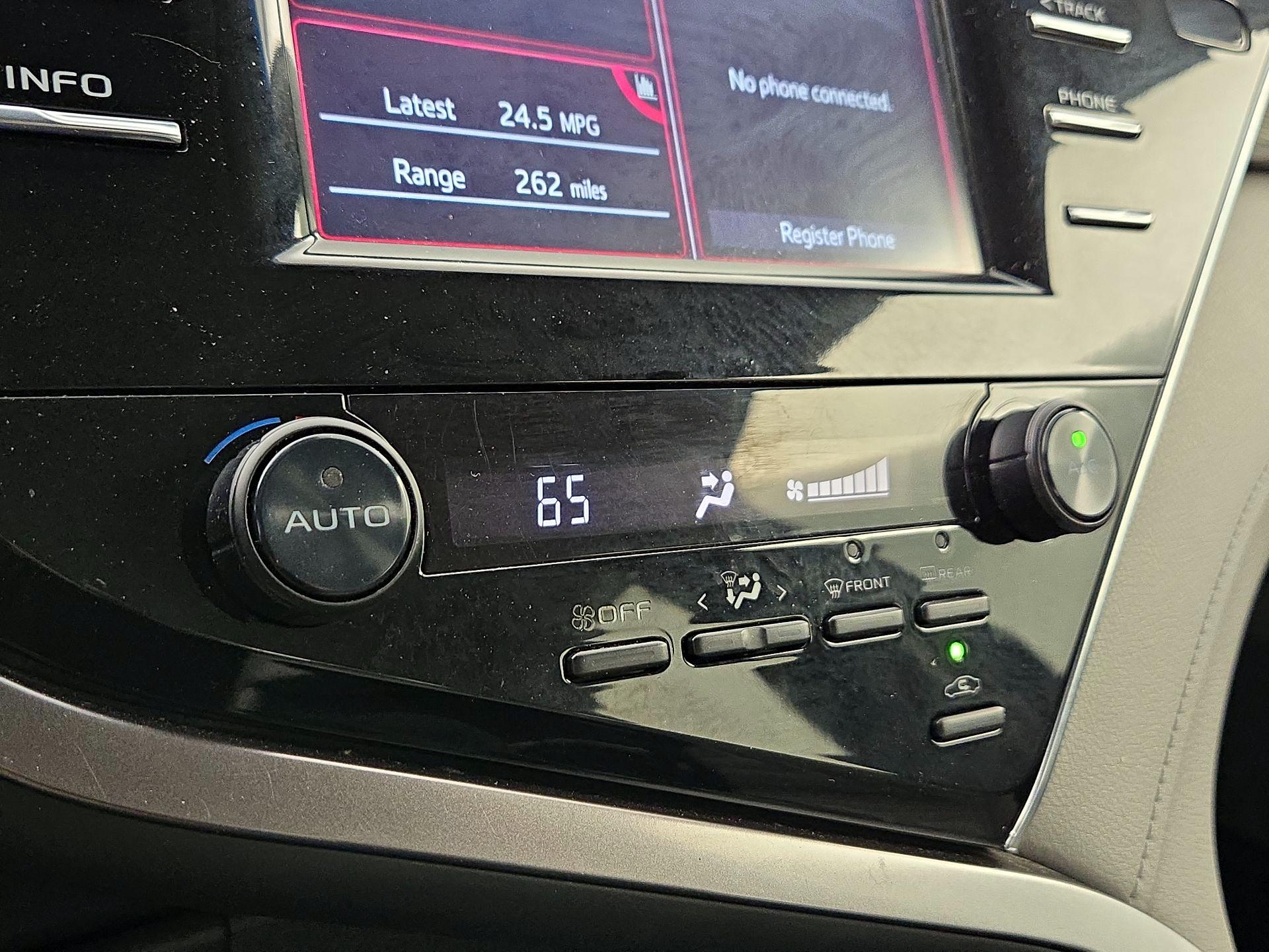 Thumbnail: 2018 Toyota Camry - 16