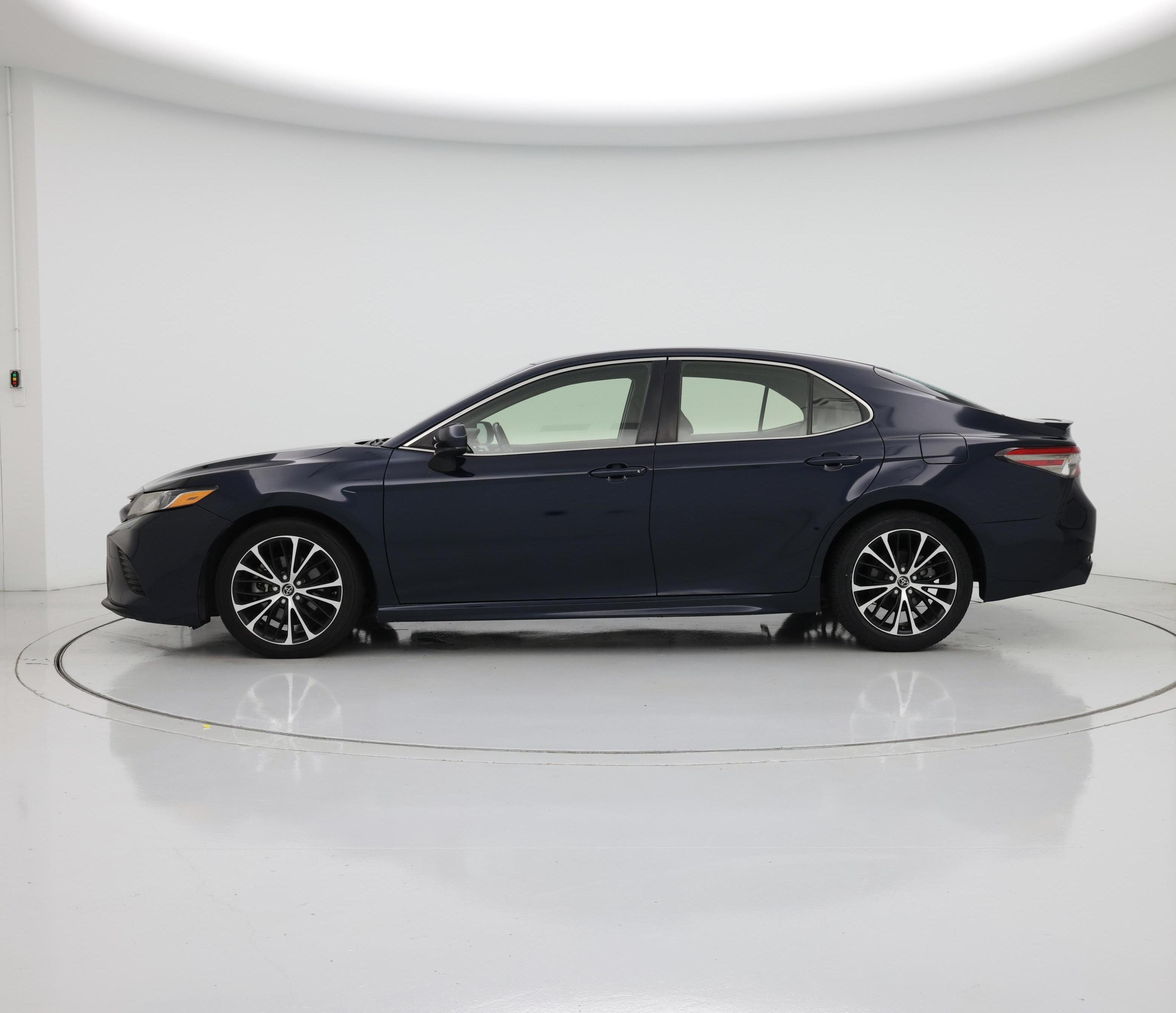 Thumbnail: 2018 Toyota Camry - 3
