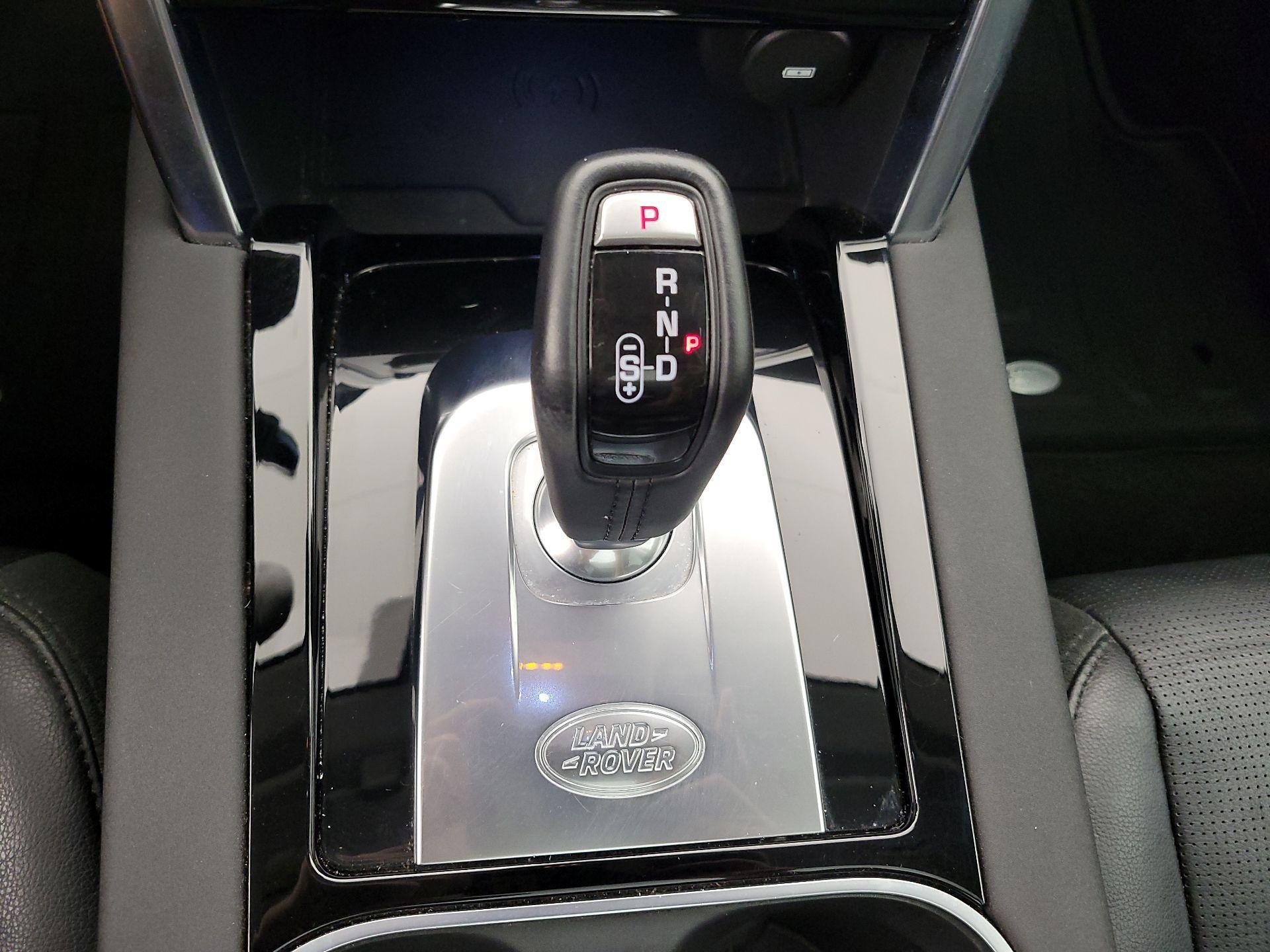 Thumbnail: 2020 Land Rover Discovery Sport - 18