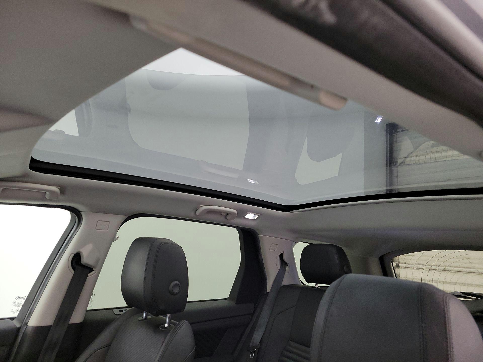 Thumbnail: 2020 Land Rover Discovery Sport - 20