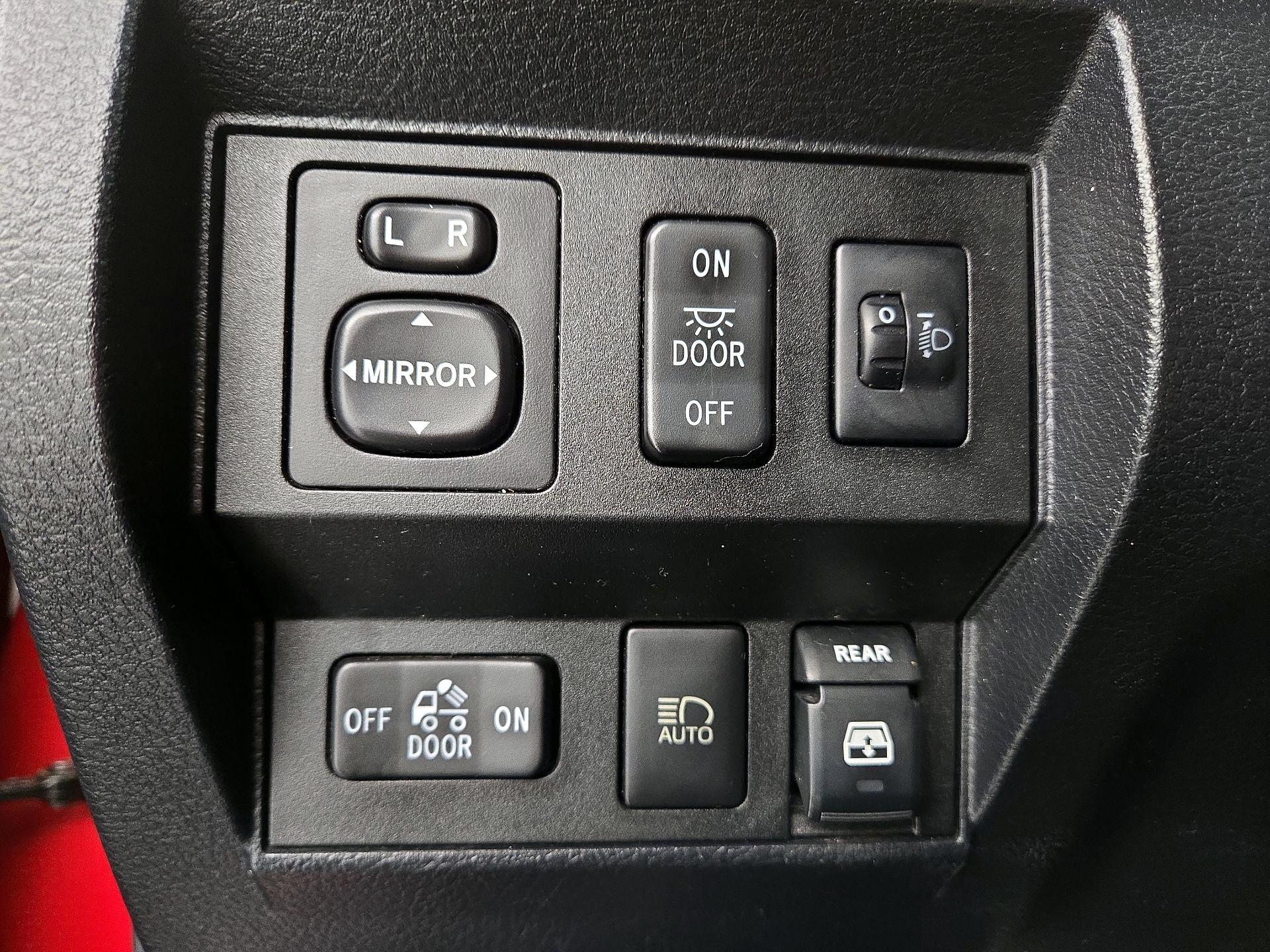 Thumbnail: 2018 Toyota Tundra - 13