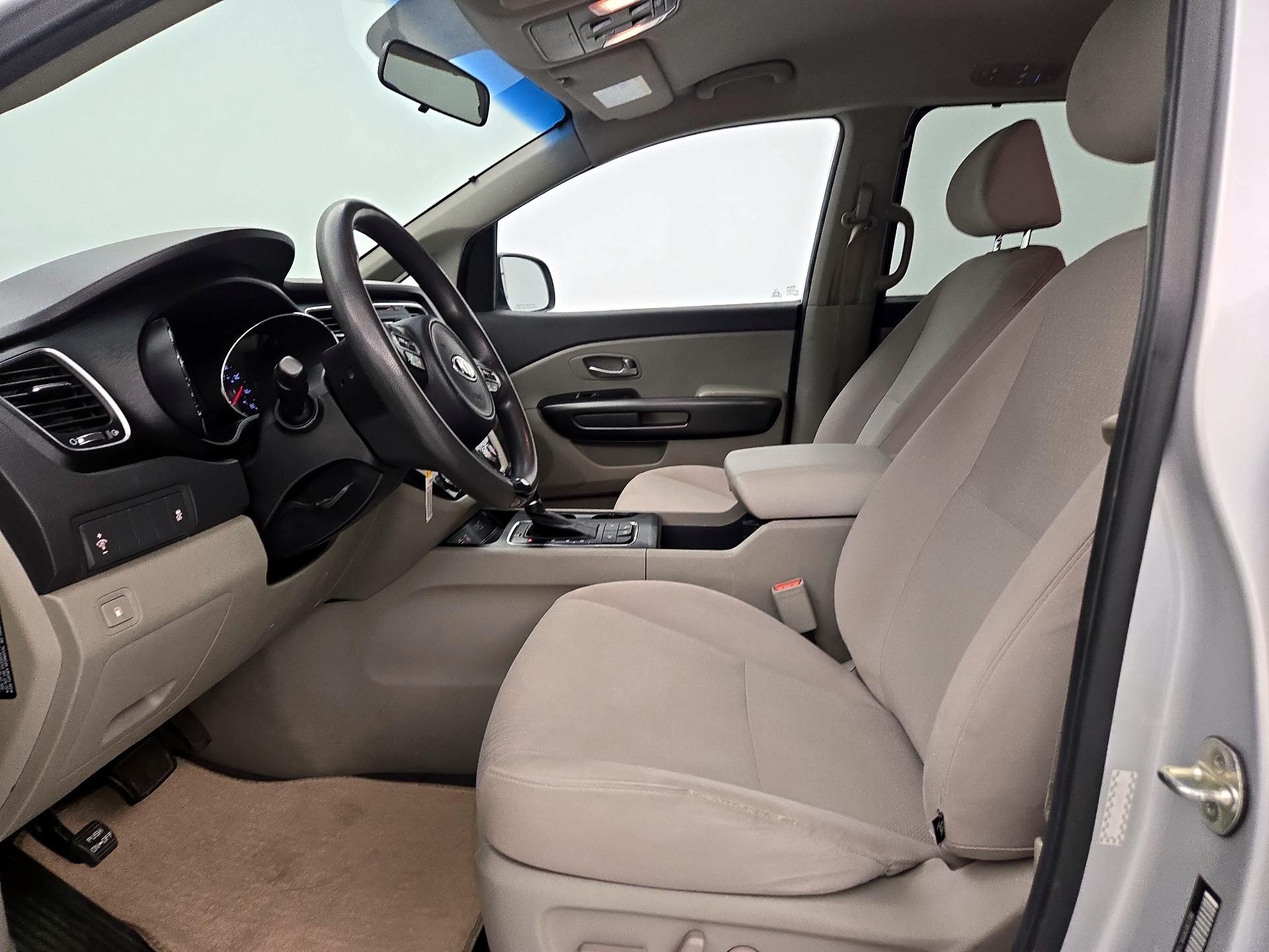 Thumbnail: 2016 Kia Sedona - 11