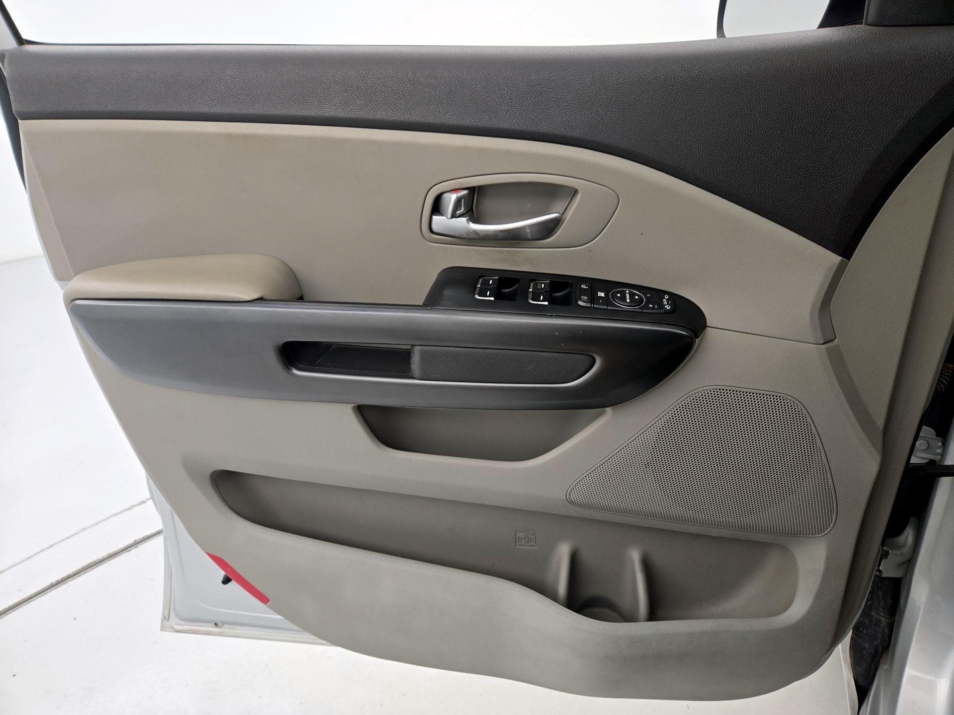 Thumbnail: 2016 Kia Sedona - 12