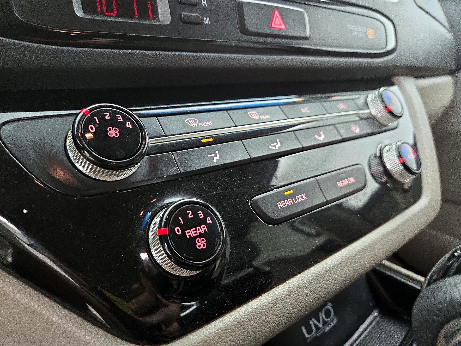 Thumbnail: 2016 Kia Sedona - 16