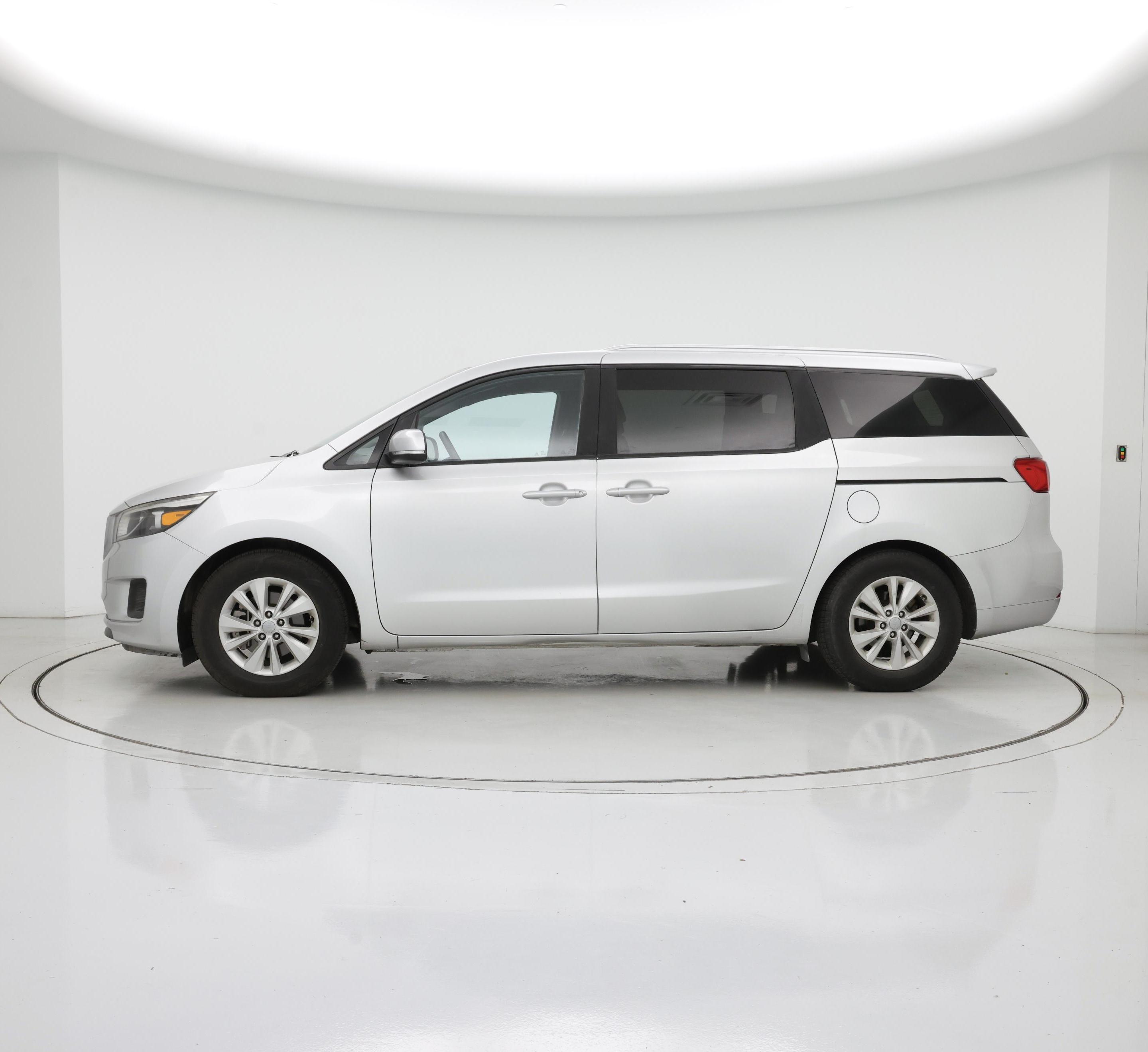 Thumbnail: 2016 Kia Sedona - 3