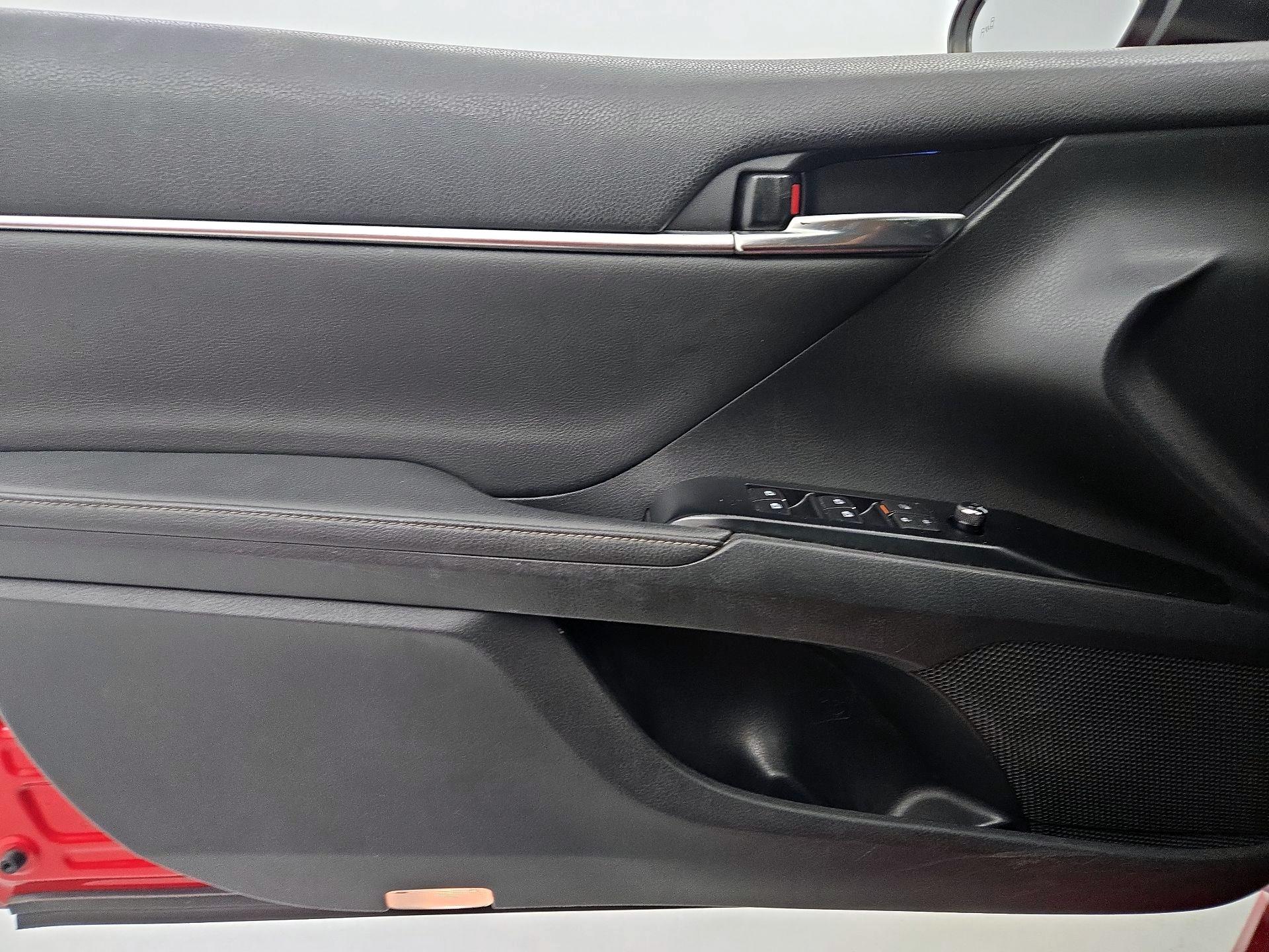 Thumbnail: 2019 Toyota Camry - 12