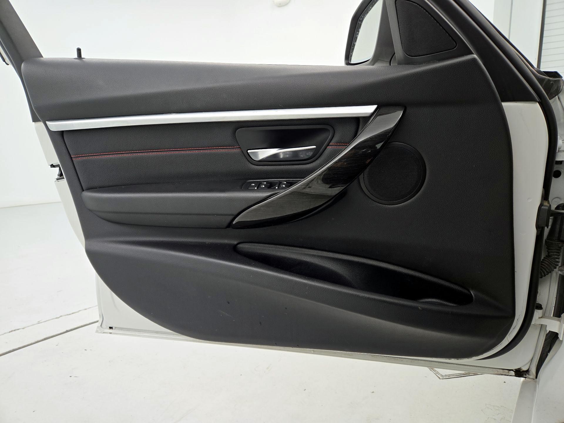 Thumbnail: 2018 BMW 3 Series - 12