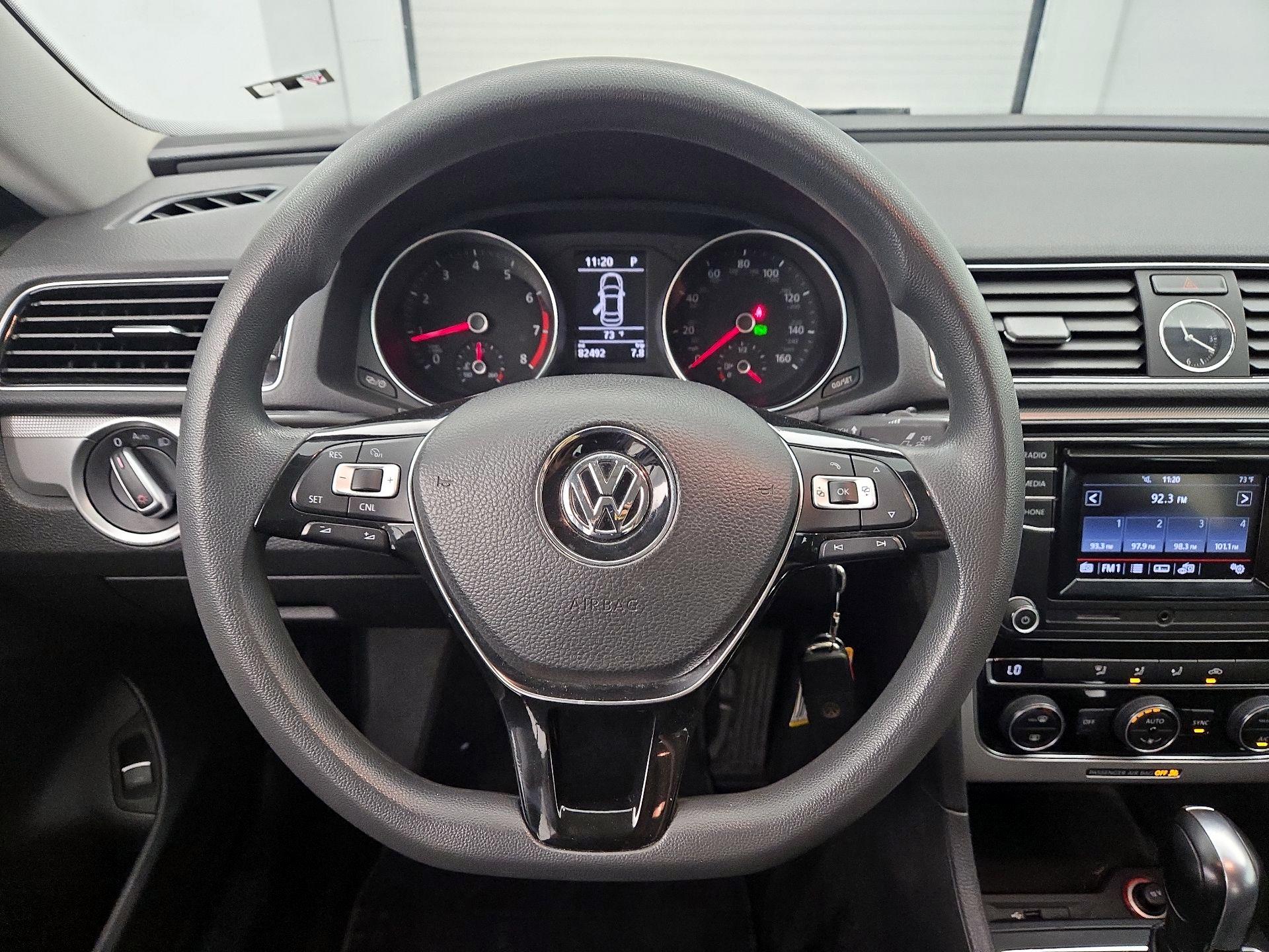 Thumbnail: 2017 Volkswagen Passat - 10