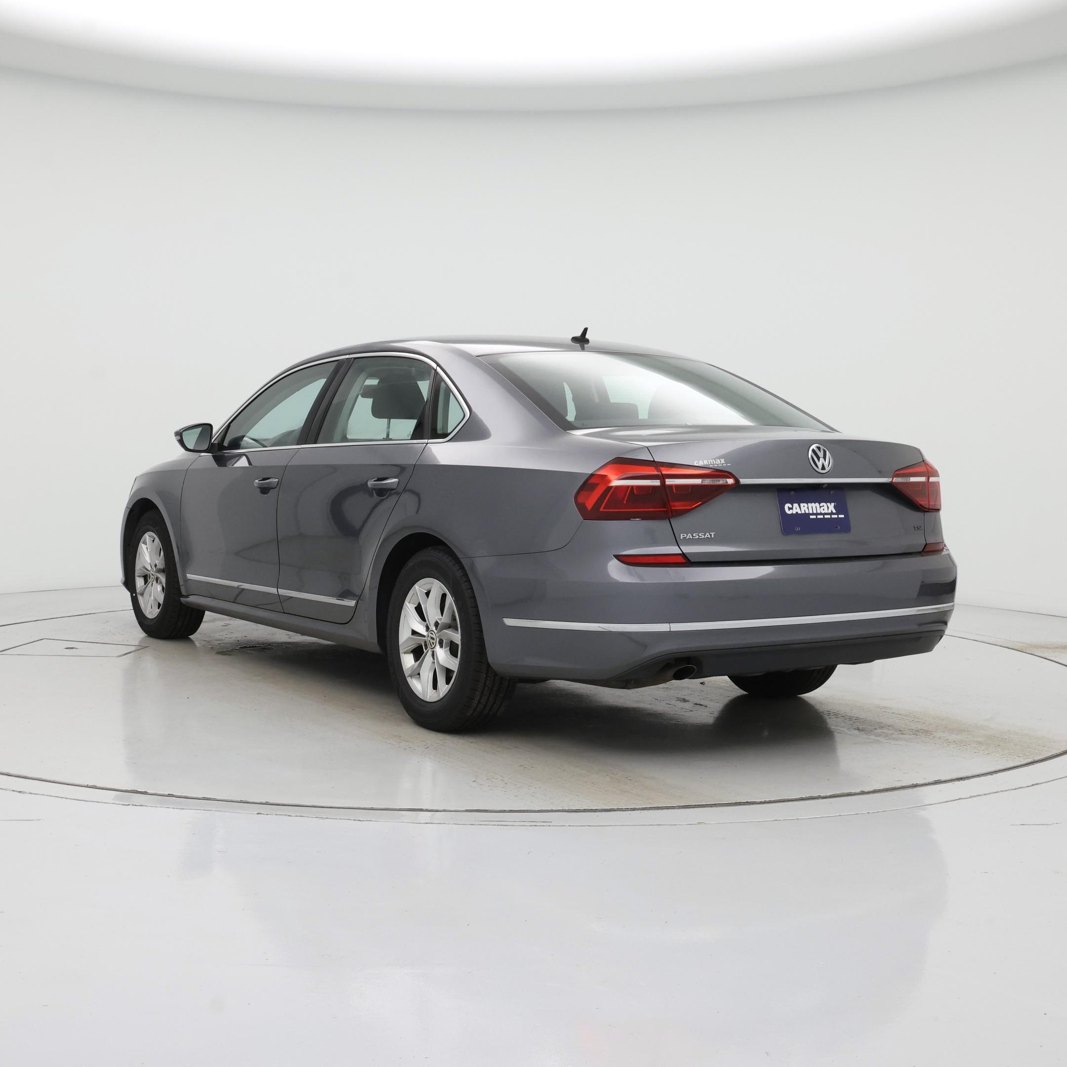 Thumbnail: 2017 Volkswagen Passat - 2
