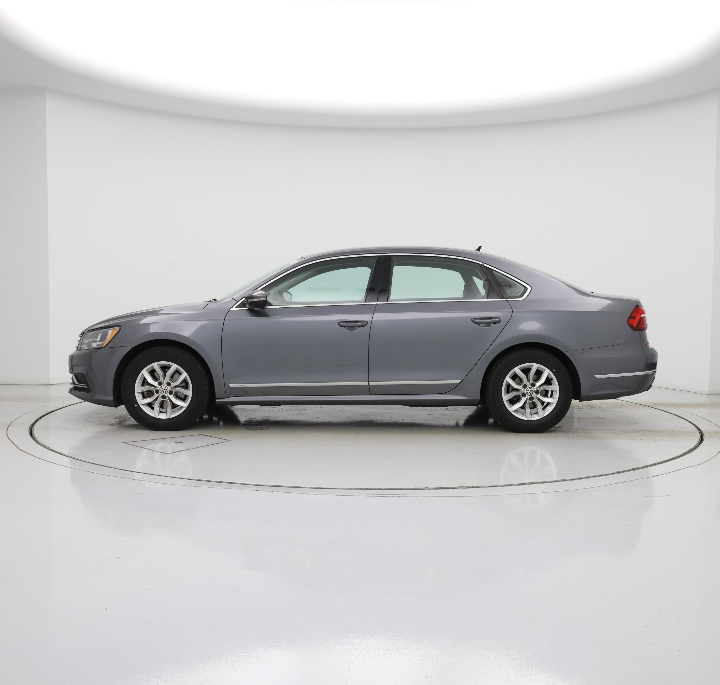 Thumbnail: 2017 Volkswagen Passat - 3