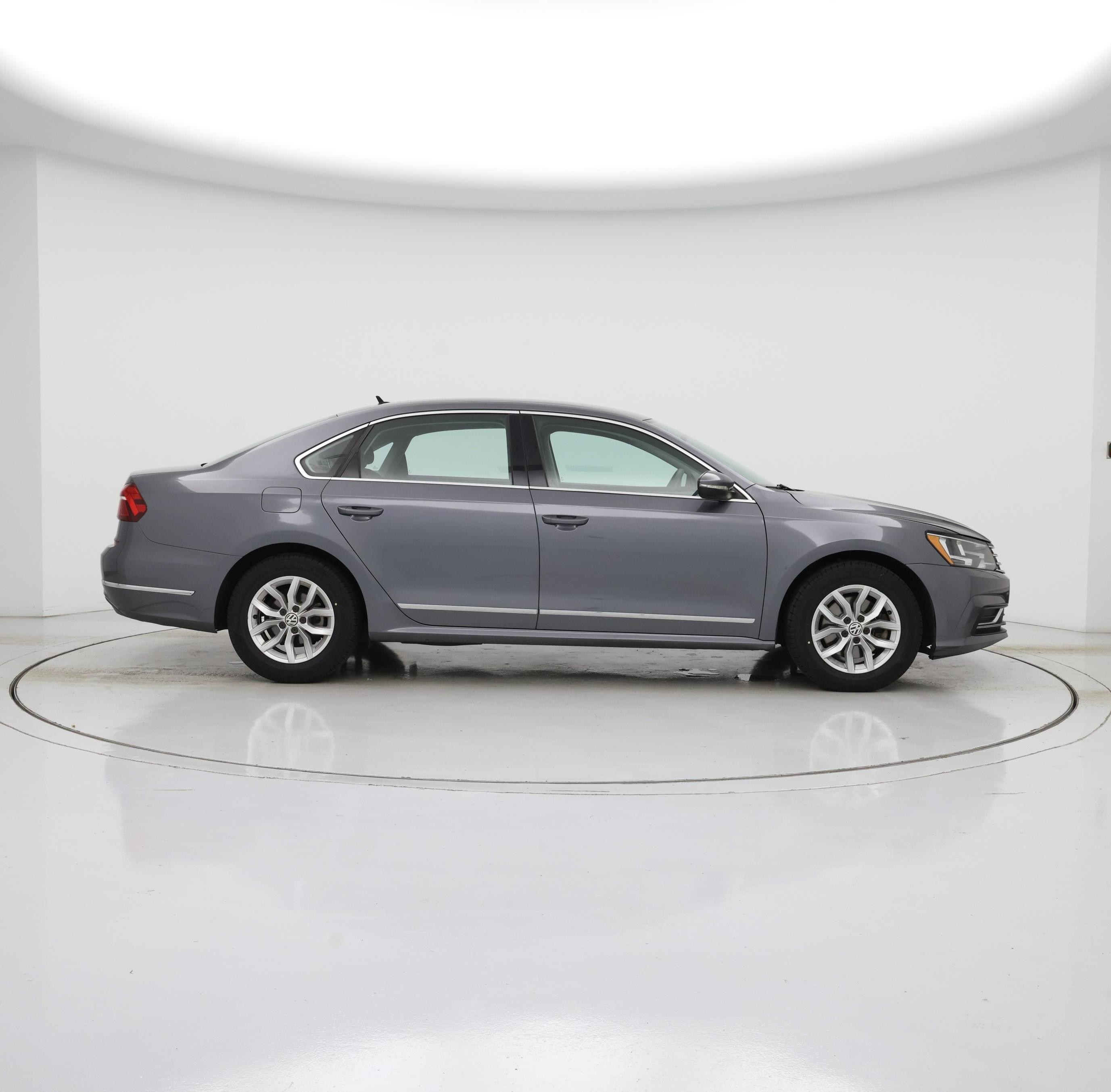 Thumbnail: 2017 Volkswagen Passat - 7
