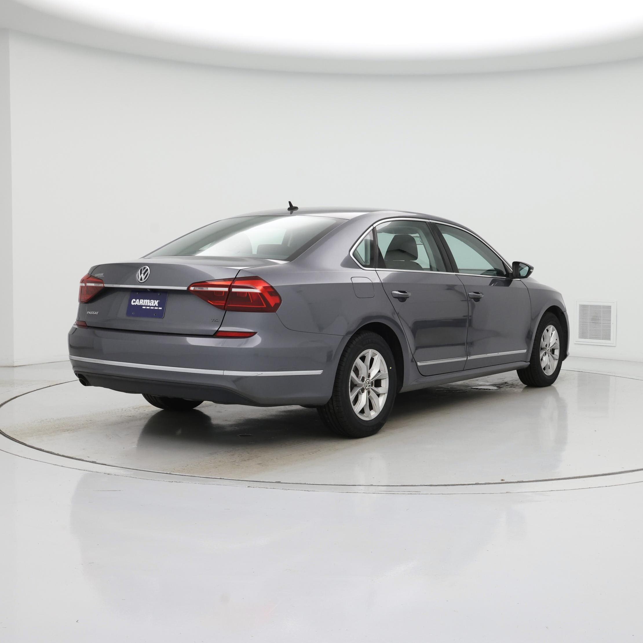 Thumbnail: 2017 Volkswagen Passat - 8