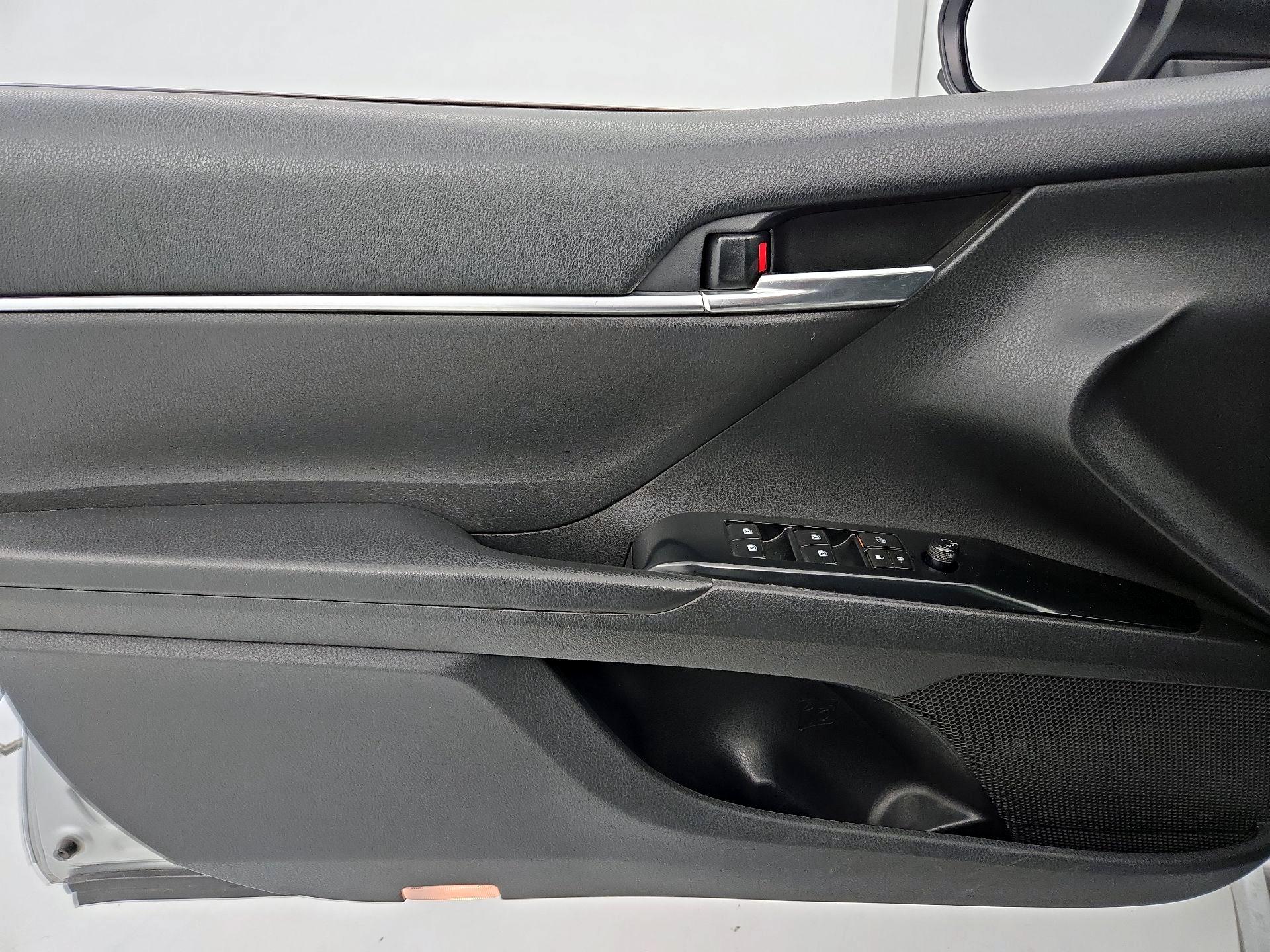 Thumbnail: 2019 Toyota Camry - 12