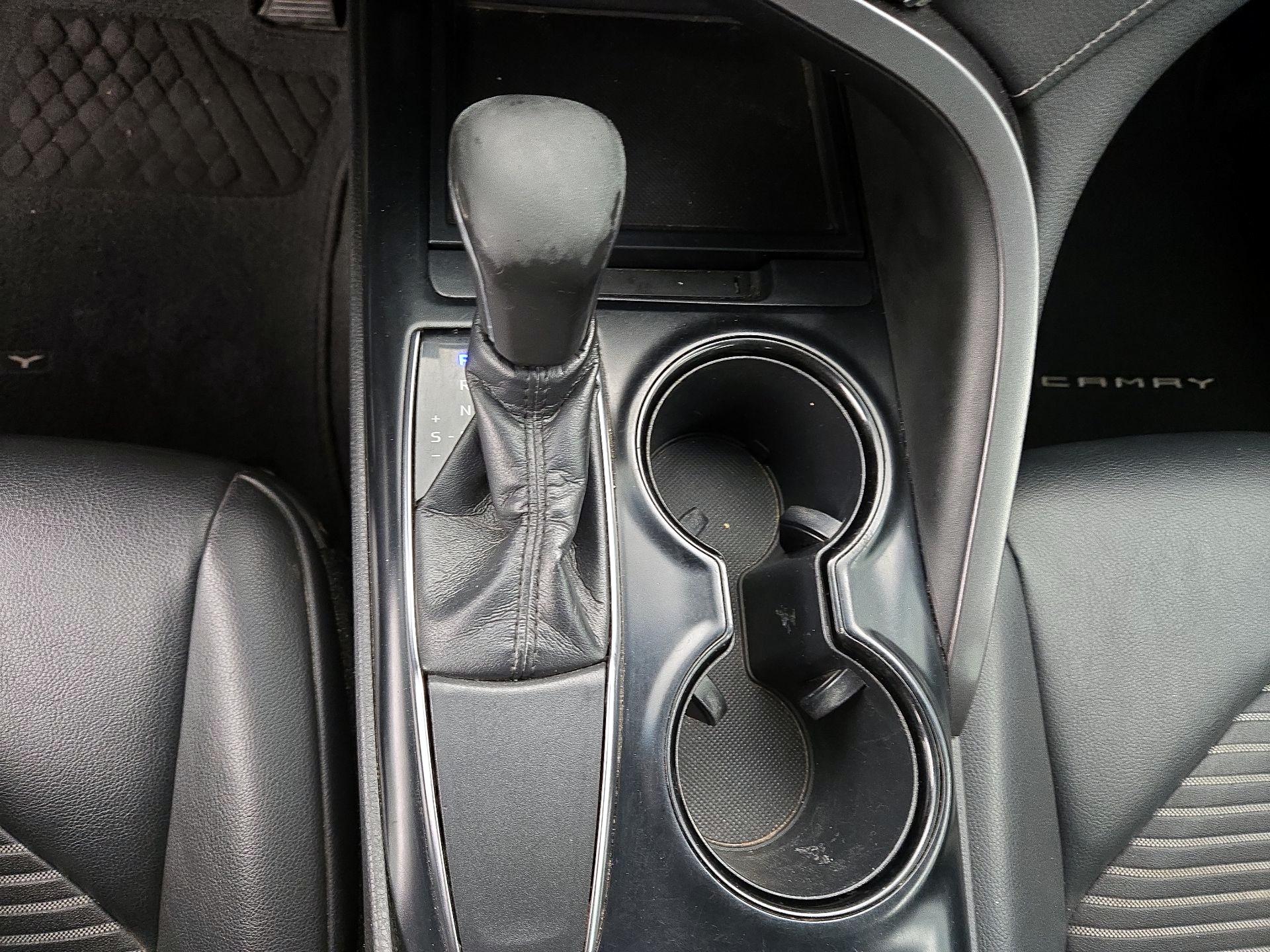 Thumbnail: 2019 Toyota Camry - 17