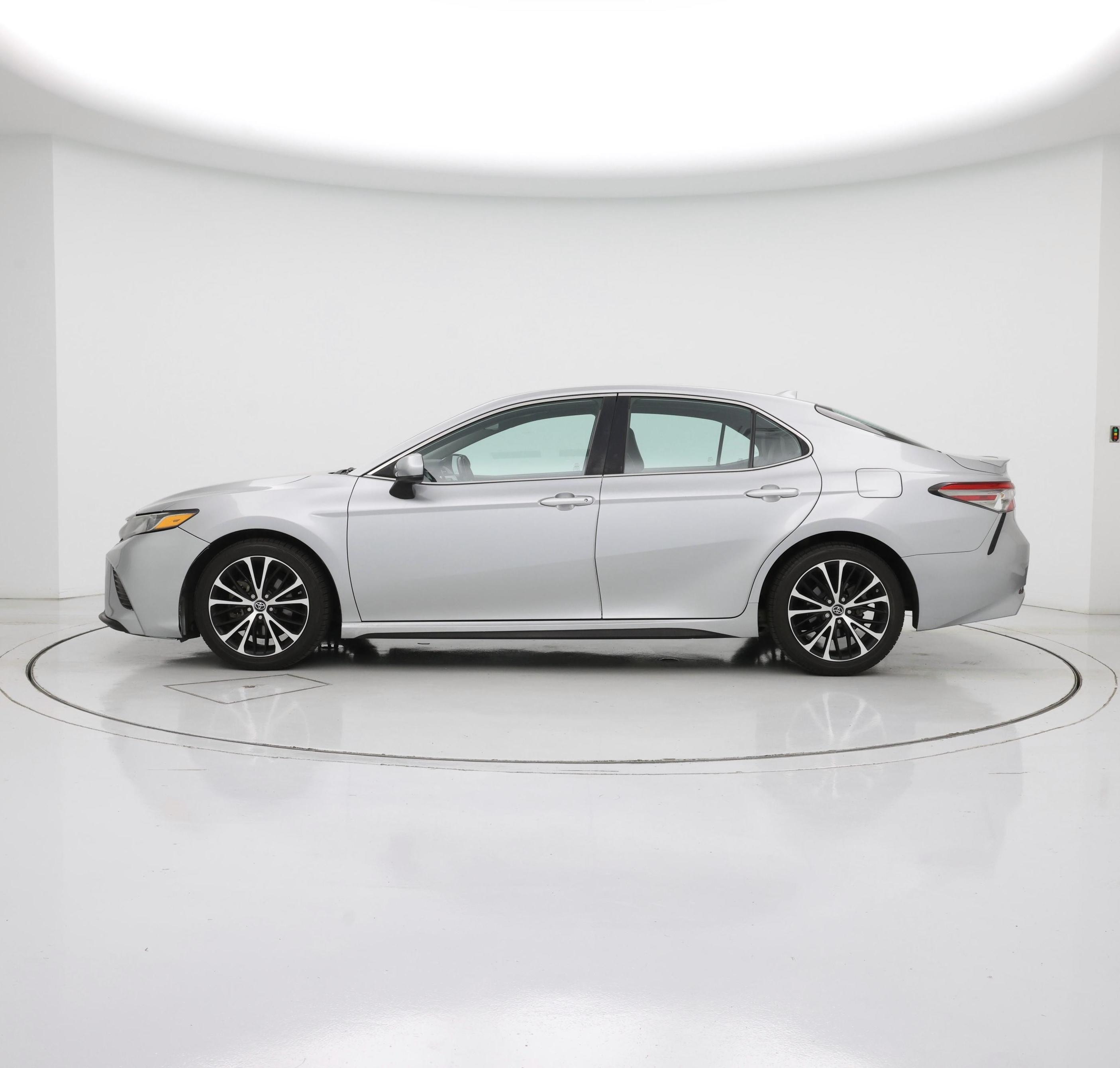 Thumbnail: 2019 Toyota Camry - 3