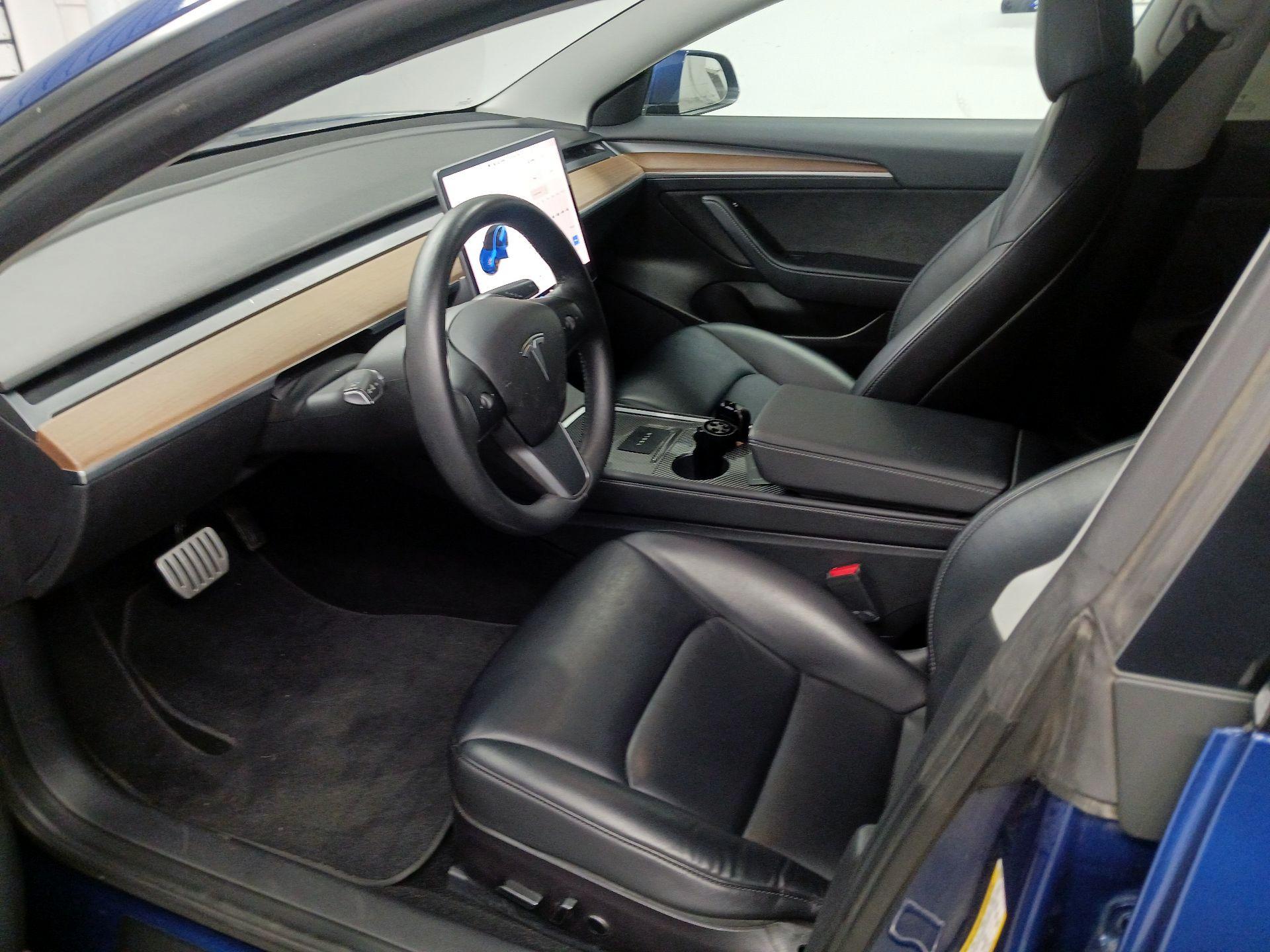 Thumbnail: 2022 Tesla Model 3 - 11