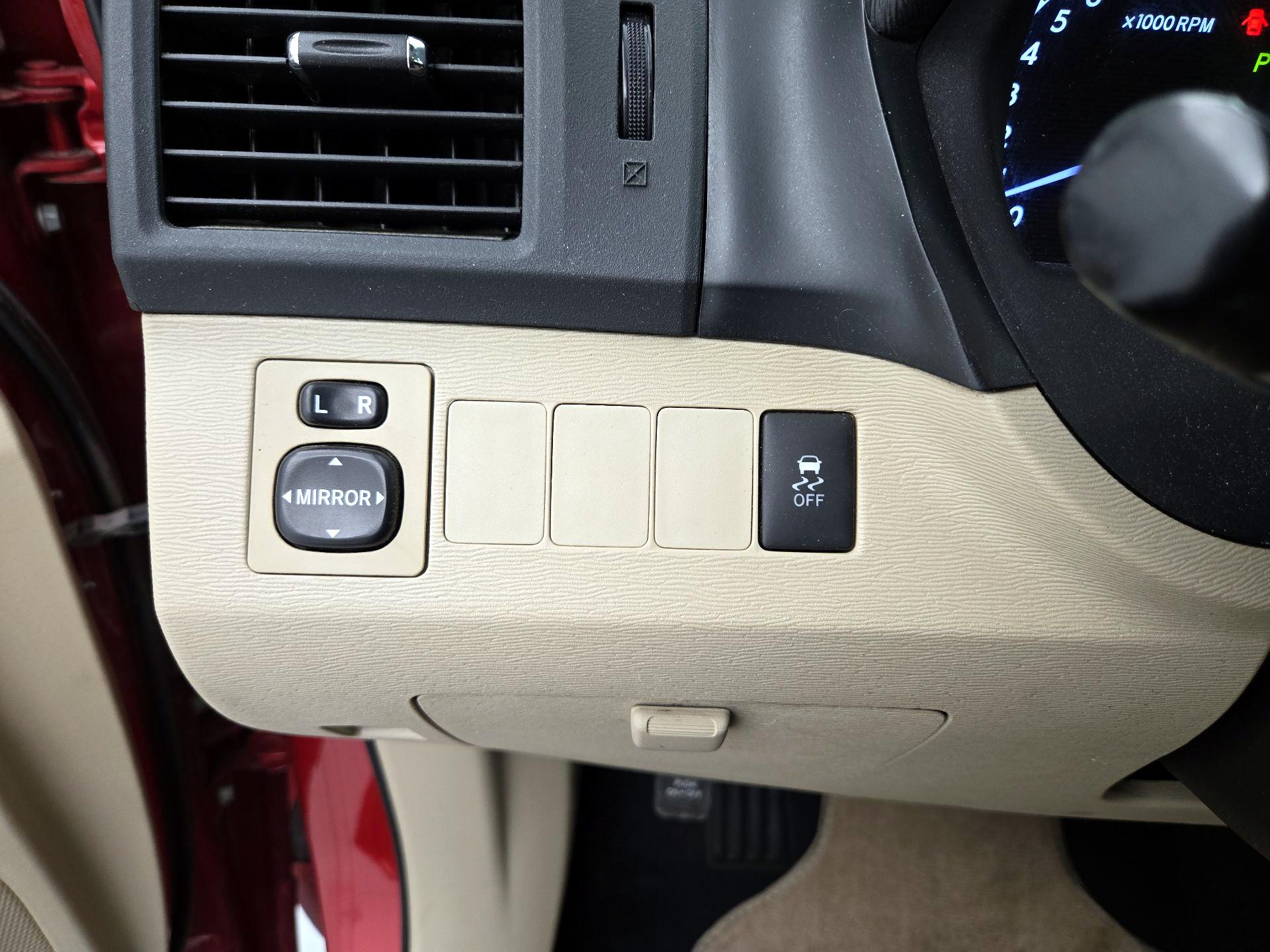 Thumbnail: 2014 Toyota Venza - 13